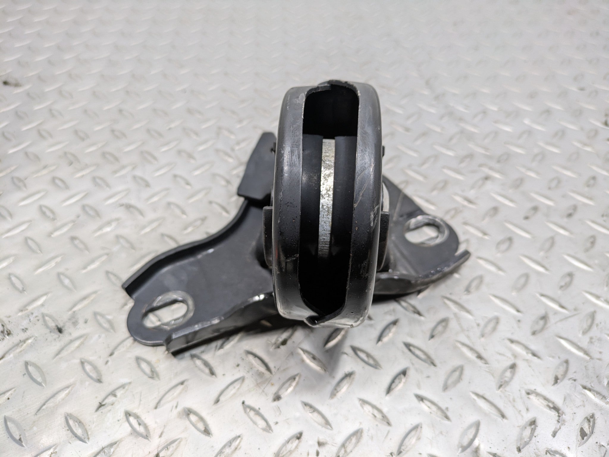 2010 - 2013 OEM MINI COOPER REAR RIGHT SIDE LOWER TRAILING ARM BRACKET BUSHING