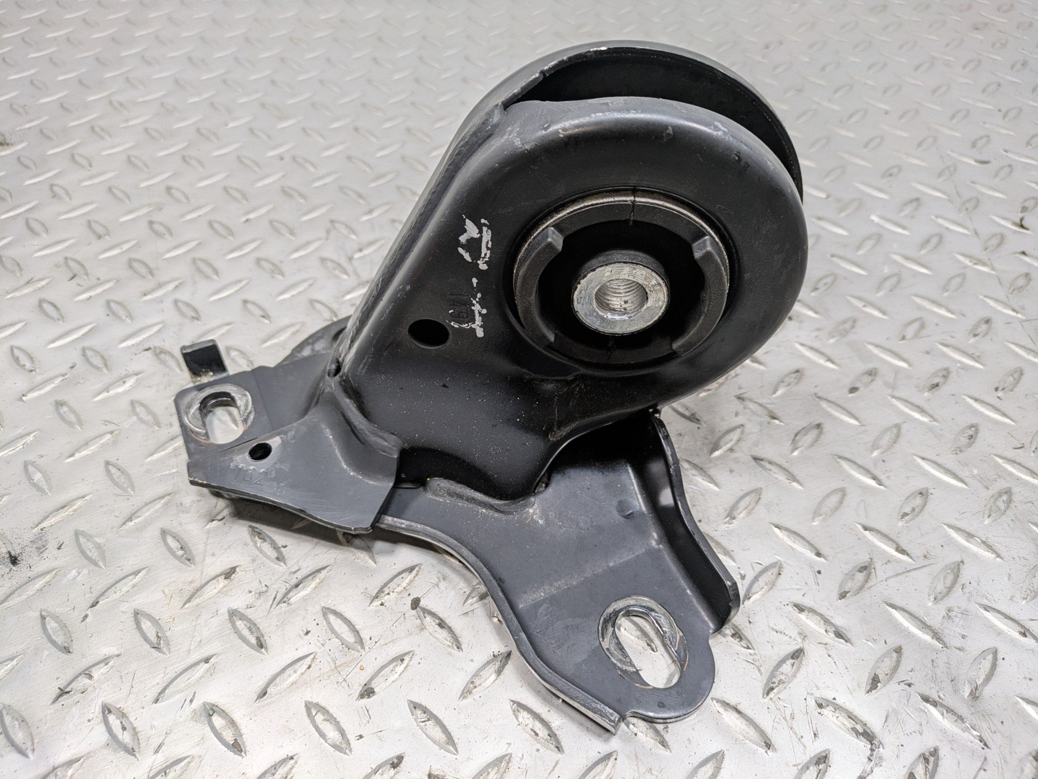 2010 - 2013 OEM MINI COOPER REAR RIGHT SIDE LOWER TRAILING ARM BRACKET BUSHING