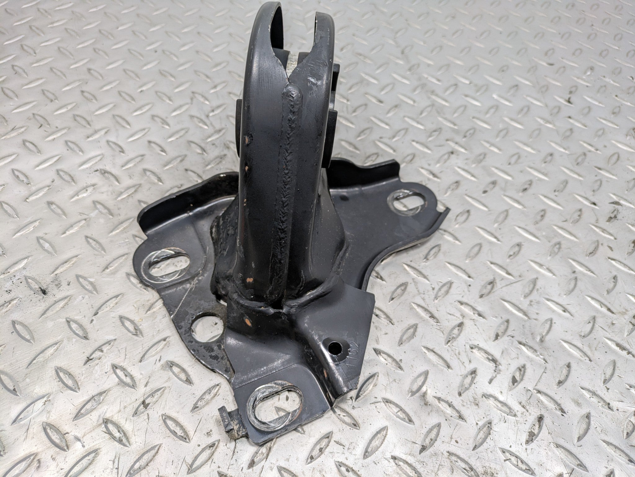 2010 - 2013 OEM MINI COOPER REAR RIGHT SIDE LOWER TRAILING ARM BRACKET BUSHING