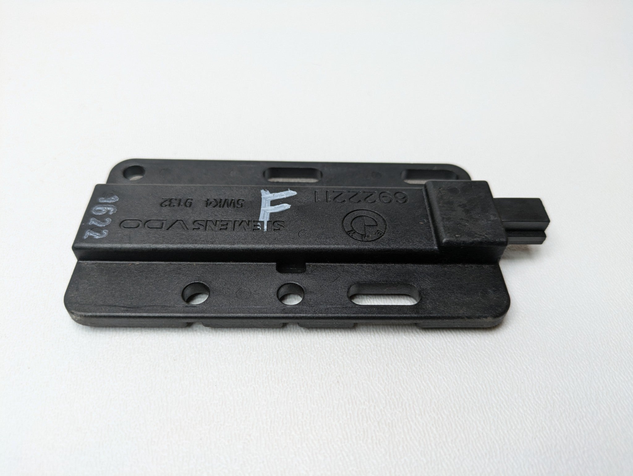 2010 - 2013 OEM MINI COOPER FRONT RIGHT SIDE KEYLESS ENTRY ANTENNA ACCESS