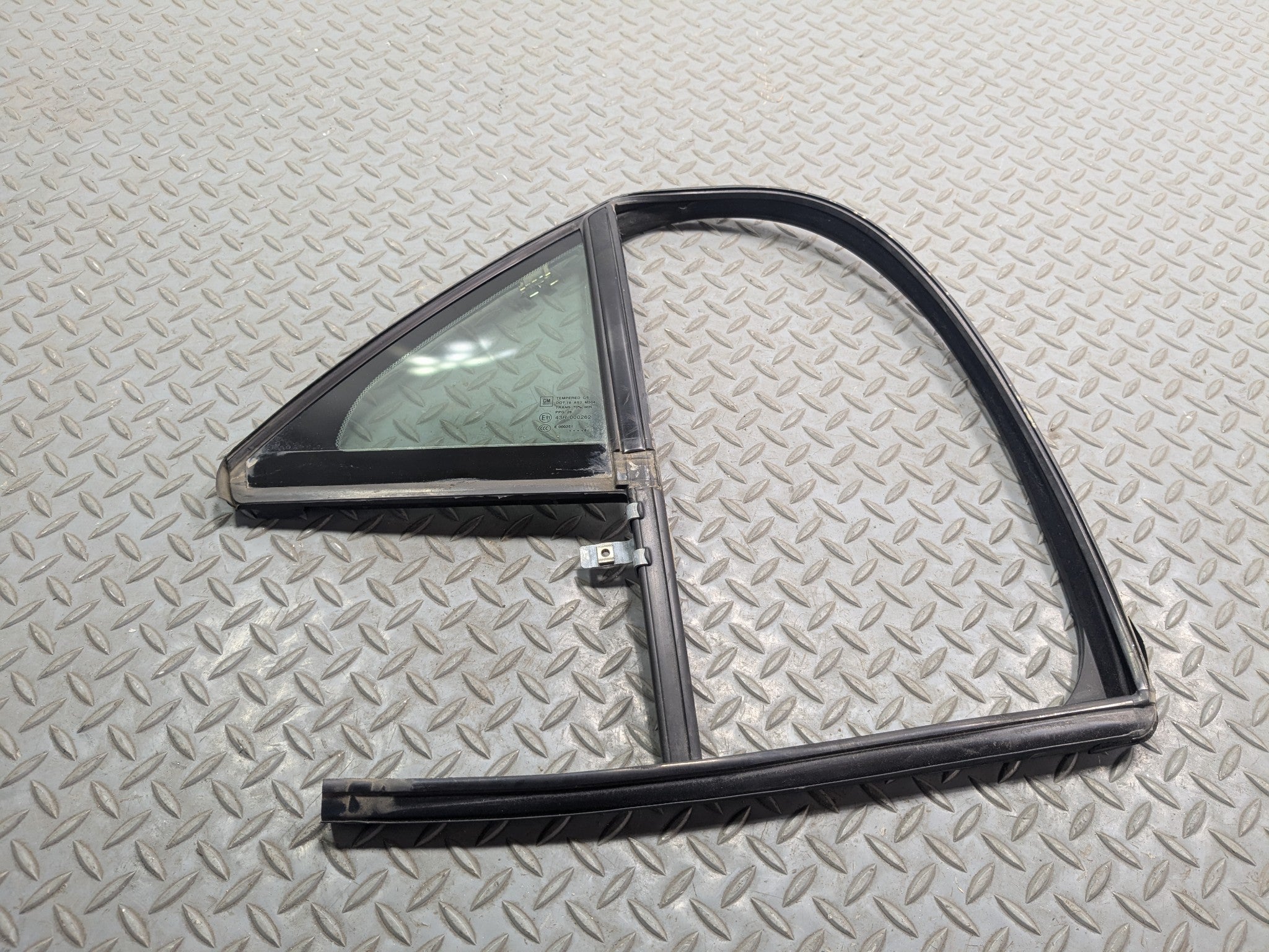 2005 - 2007 OEM CADILLAC CTS REAR RIGHT PASSENGER SIDE QUARTER VENT WINDOW GLASS