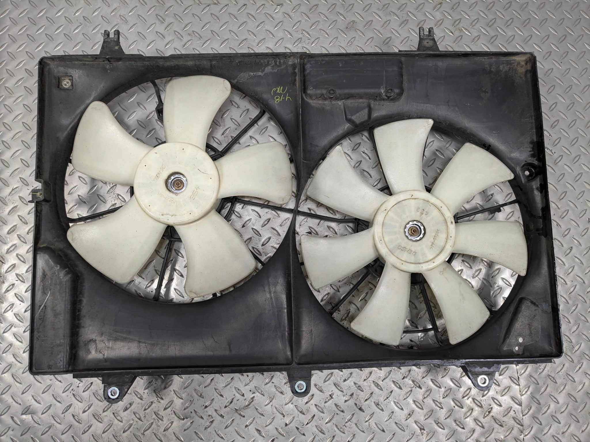 05 - 07 OEM CADILLAC CTS DUAL RADIATOR ELECTRIC COOLING MOTOR FAN WITH SHROUD