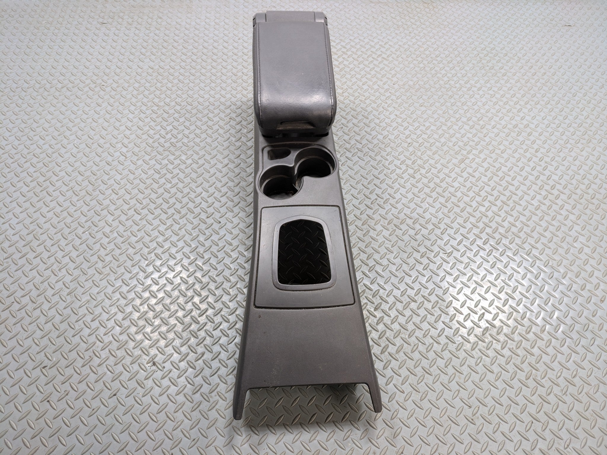 05 - 07 OEM CADILLAC CTS FRONT FLOOR CENTER CONSOLE ARMREST STORAGE COMPARTMENT
