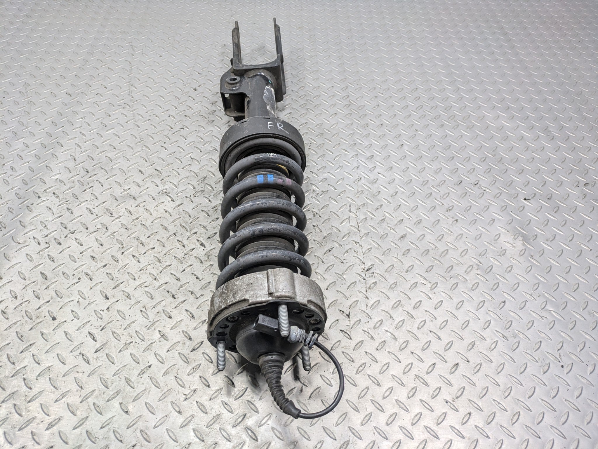 11 - 14 OEM PORSCHE CAYENNE FRONT RIGHT SIDE SUSPENSION SHOCK STRUT COIL SPRING