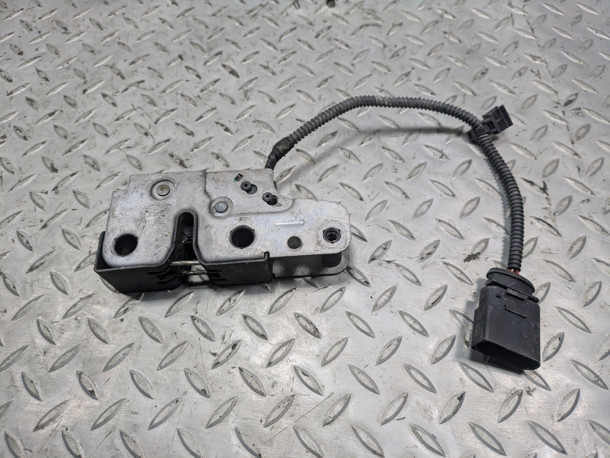 11 - 14 OEM PORSCHE CAYENNE FRONT HOOD BONNET LATCH LOCK ACTUATOR WITH SENSOR