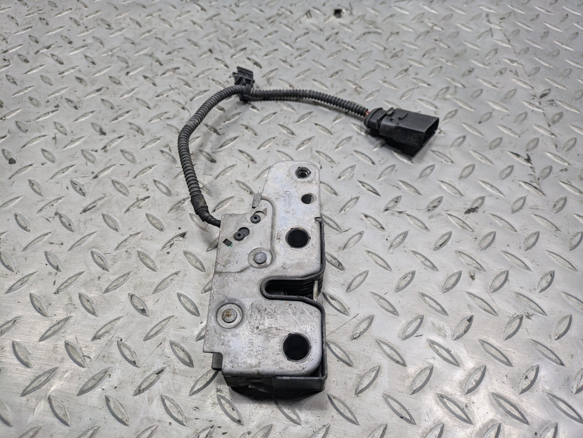 11 - 14 OEM PORSCHE CAYENNE FRONT HOOD BONNET LATCH LOCK ACTUATOR WITH SENSOR