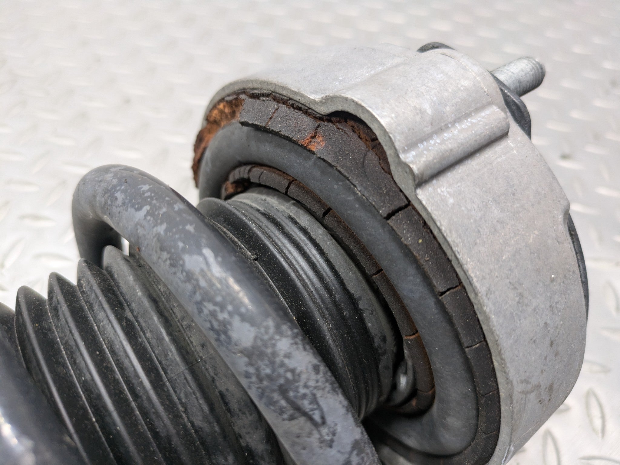 11 - 14 OEM PORSCHE CAYENNE FRONT LEFT SIDE SUSPENSION SHOCK STRUT COIL SPRING