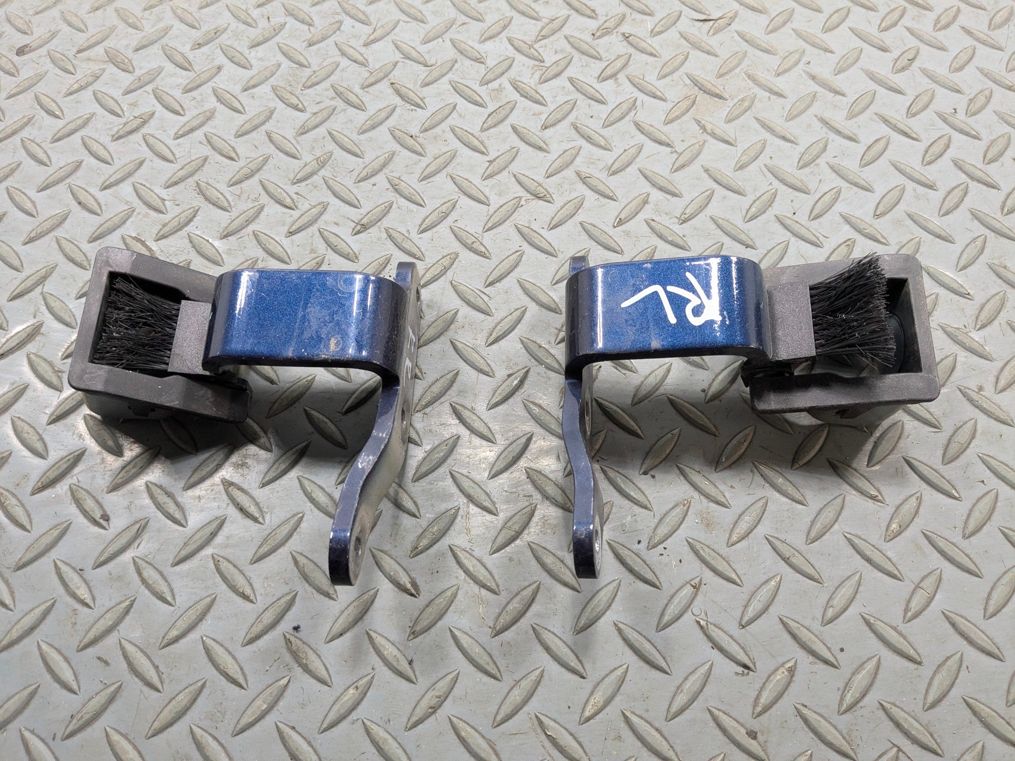 11 - 14 OEM PORSCHE CAYENNE REAR LEFT AND RIGHT SIDE TRUNK LID GATE HINGES SET