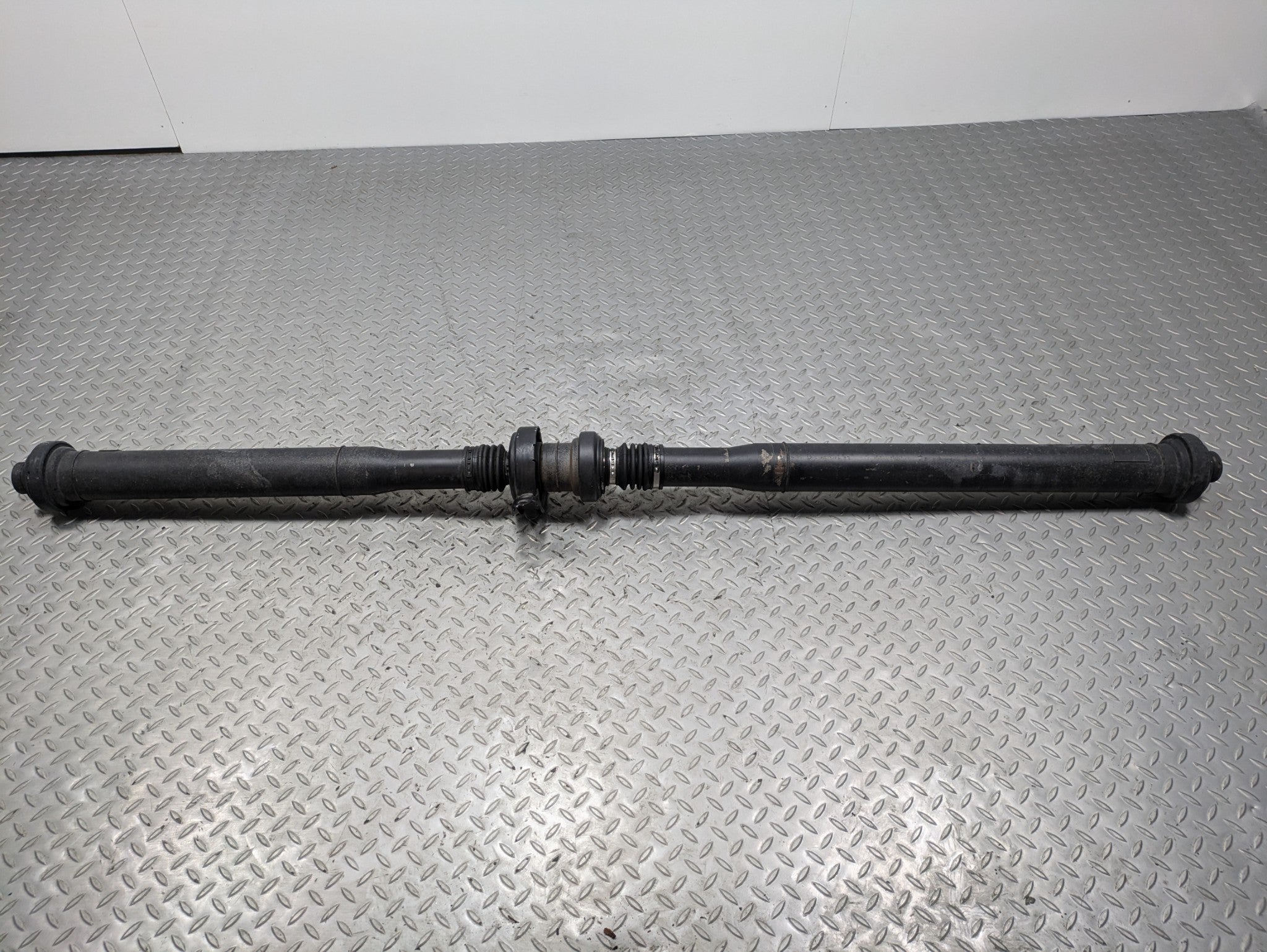 2011 - 2014 OEM PORSCHE CAYENNE REAR DRIVESHAFT CARDON PROPELLER 4.8L