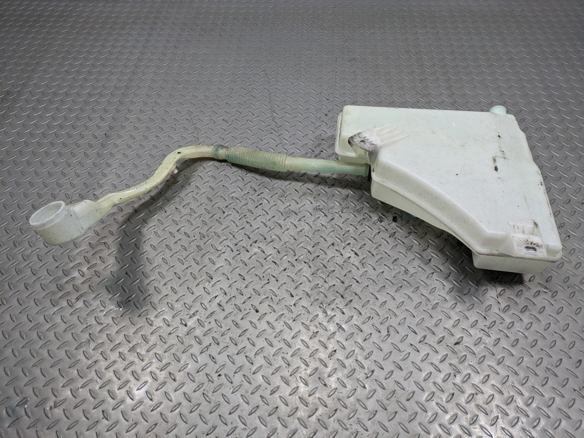 2011 - 2014 OEM PORSCHE CAYENNE WINDSHIELD WASHER FLUID RESERVOIR BOTTLE TANK