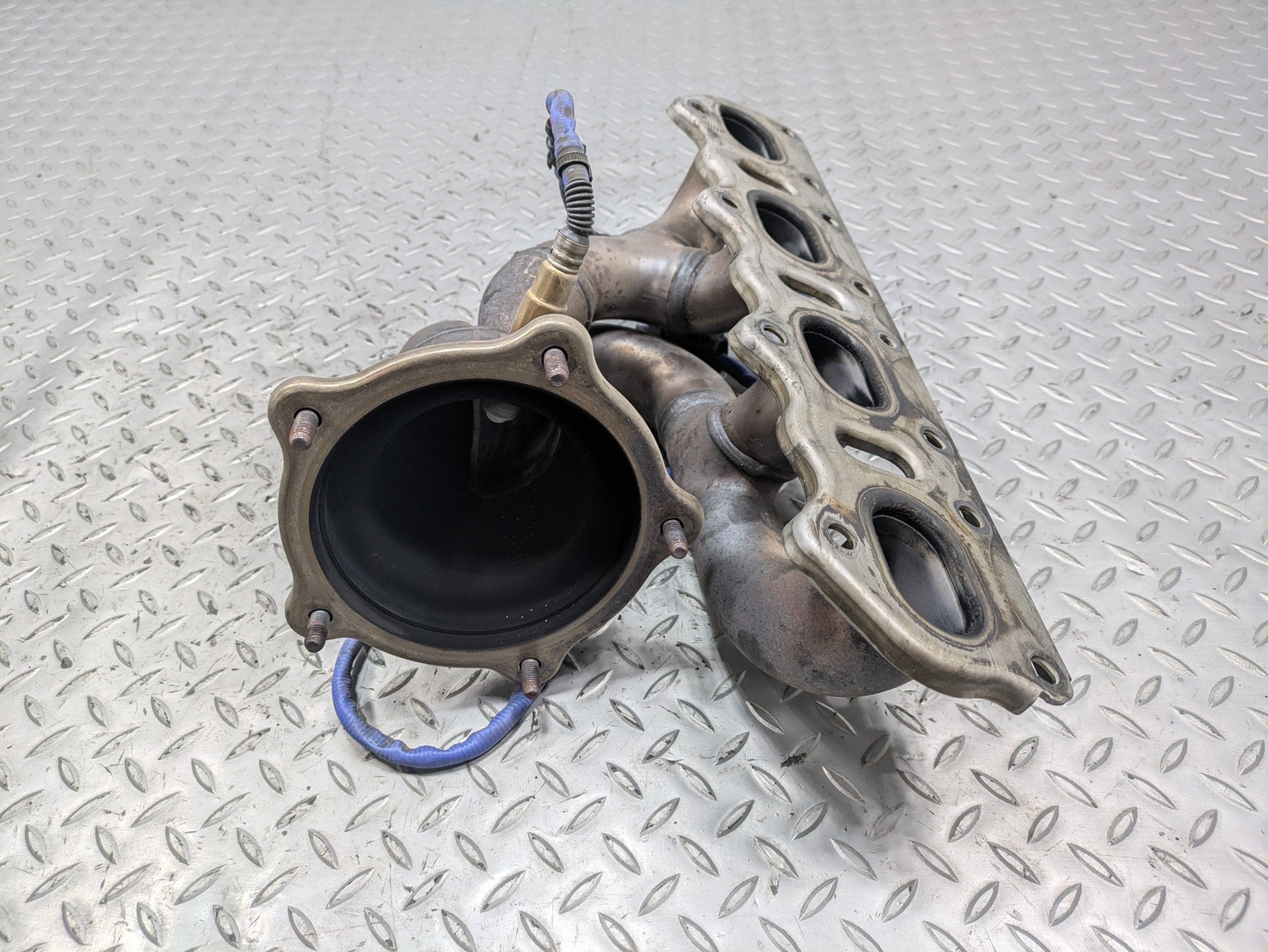 10 - 18 OEM PORSCHE CAYENNE WITHOUT TURBO FRONT RIGHT EXHAUST MANIFOLD HEADER