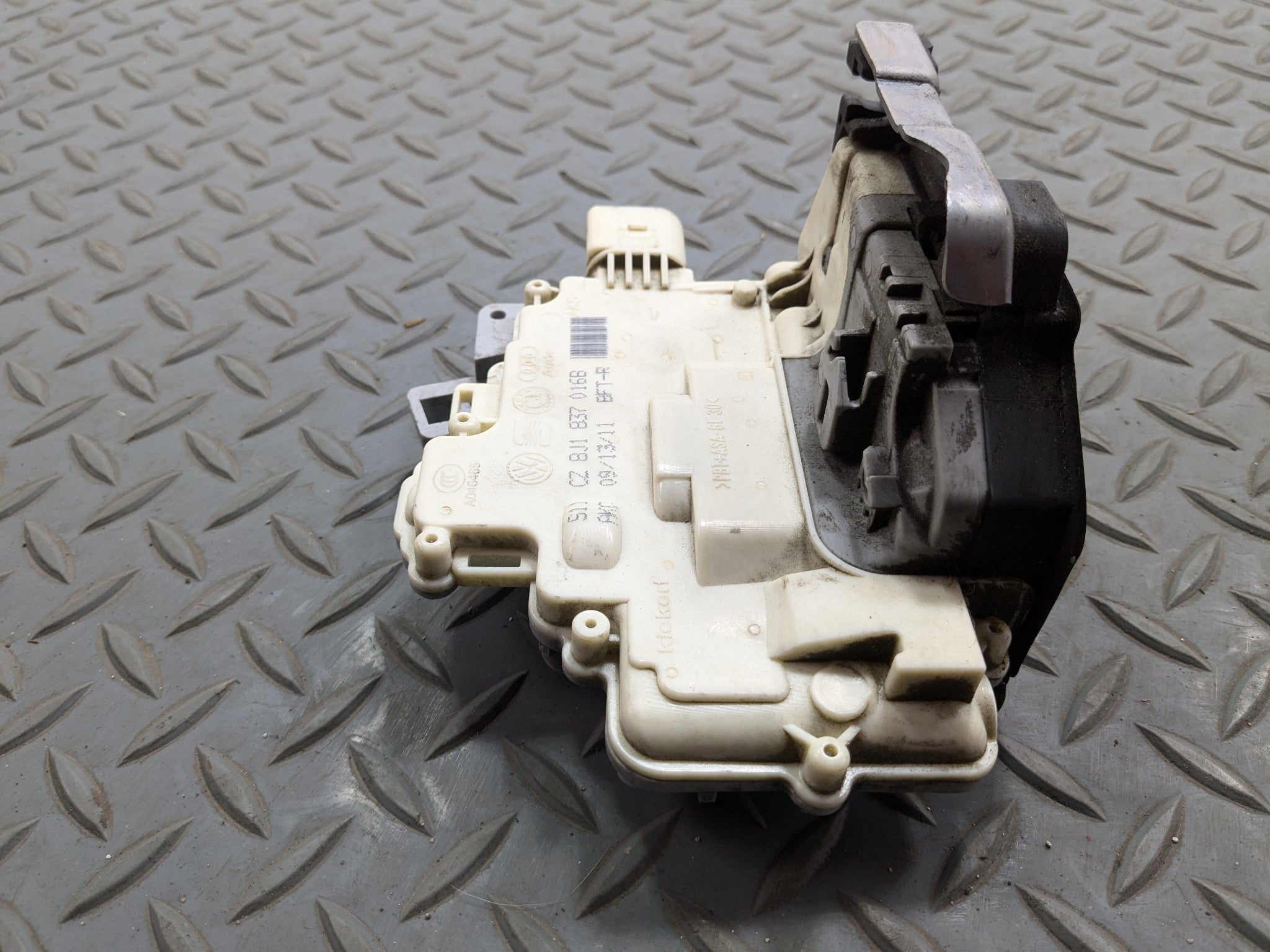 11 - 14 OEM PORSCHE CAYENNE FRONT RIGHT PASSENGER SIDE DOOR LATCH LOCK ACTUATOR