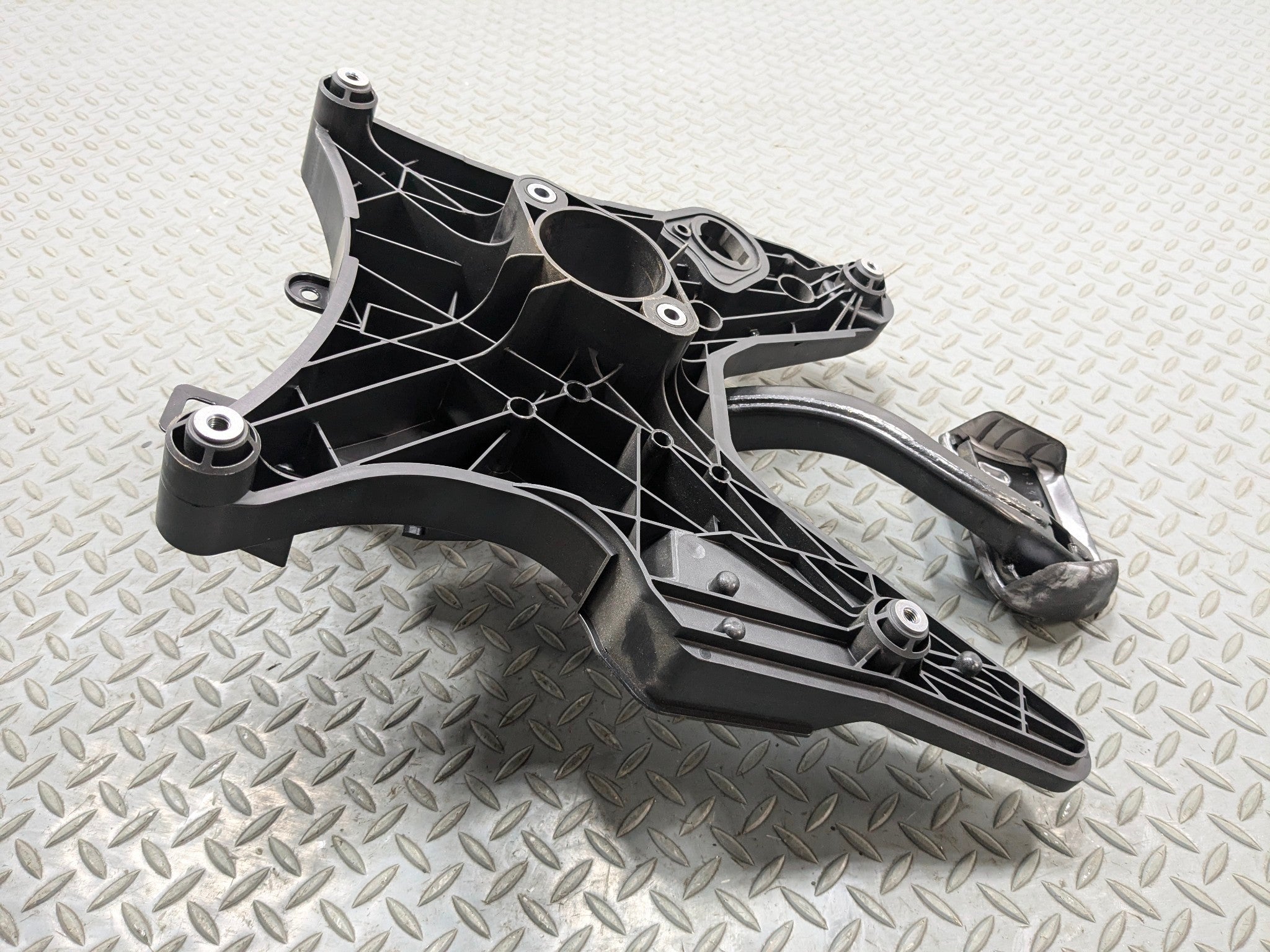 11 - 14 OEM PORSCHE CAYENNE COMPLETE FOOT STEP BRAKE PEDAL WITH BRACKET ASSEMBLY