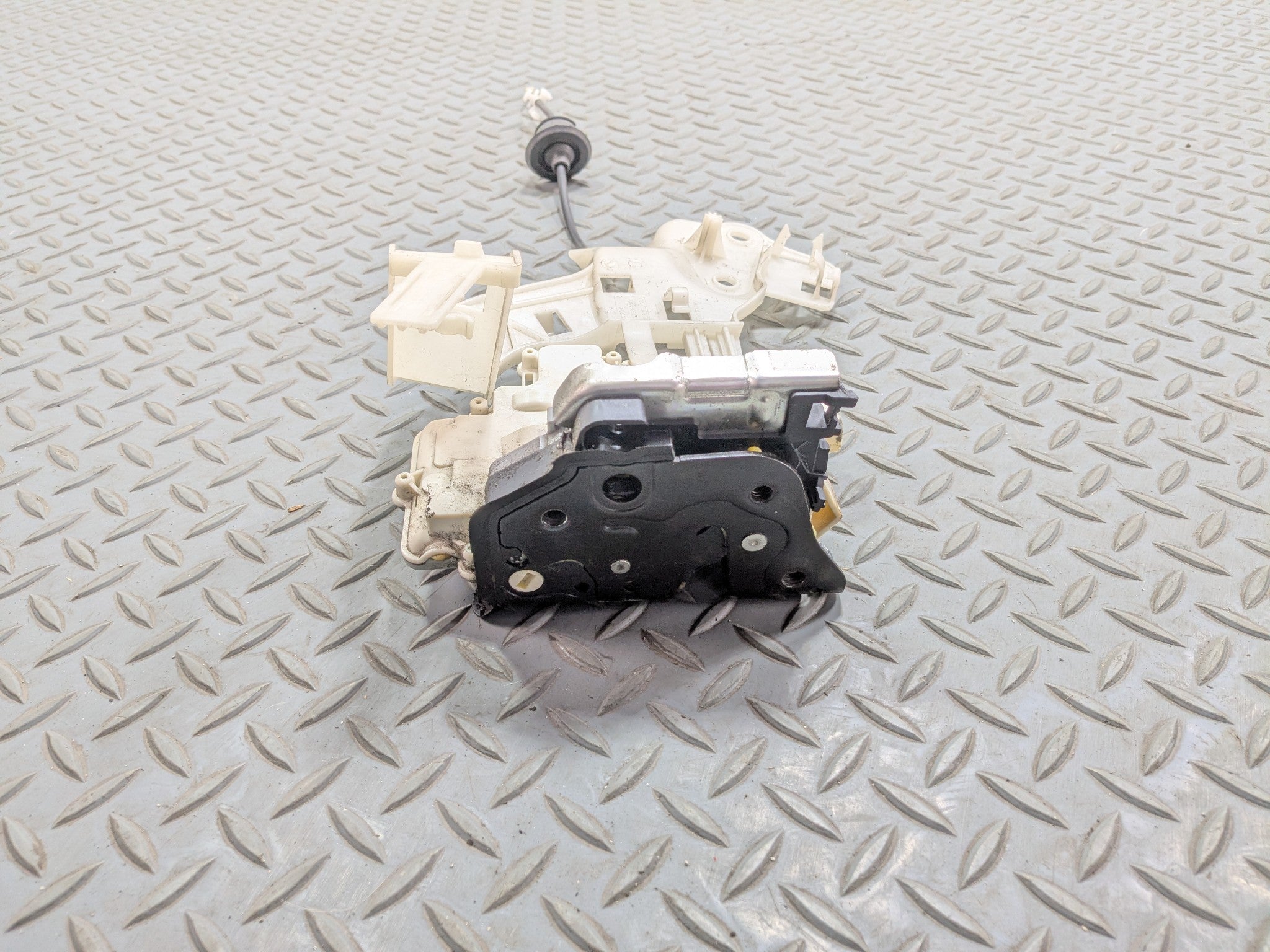 11 - 14 OEM PORSCHE CAYENNE REAR RIGHT PASSENGER SIDE DOOR LATCH LOCK ACTUATOR