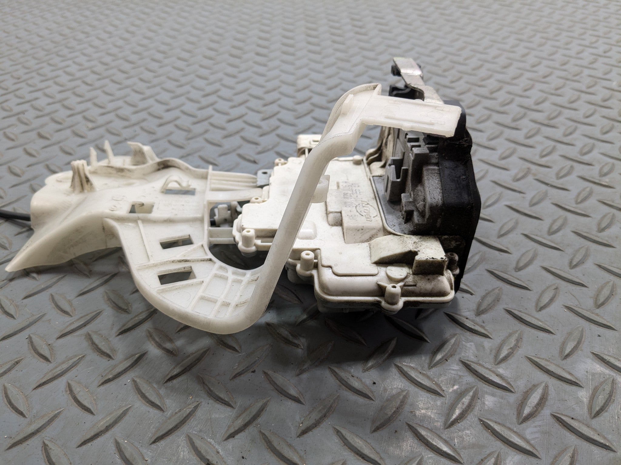11 - 14 OEM PORSCHE CAYENNE REAR RIGHT PASSENGER SIDE DOOR LATCH LOCK ACTUATOR