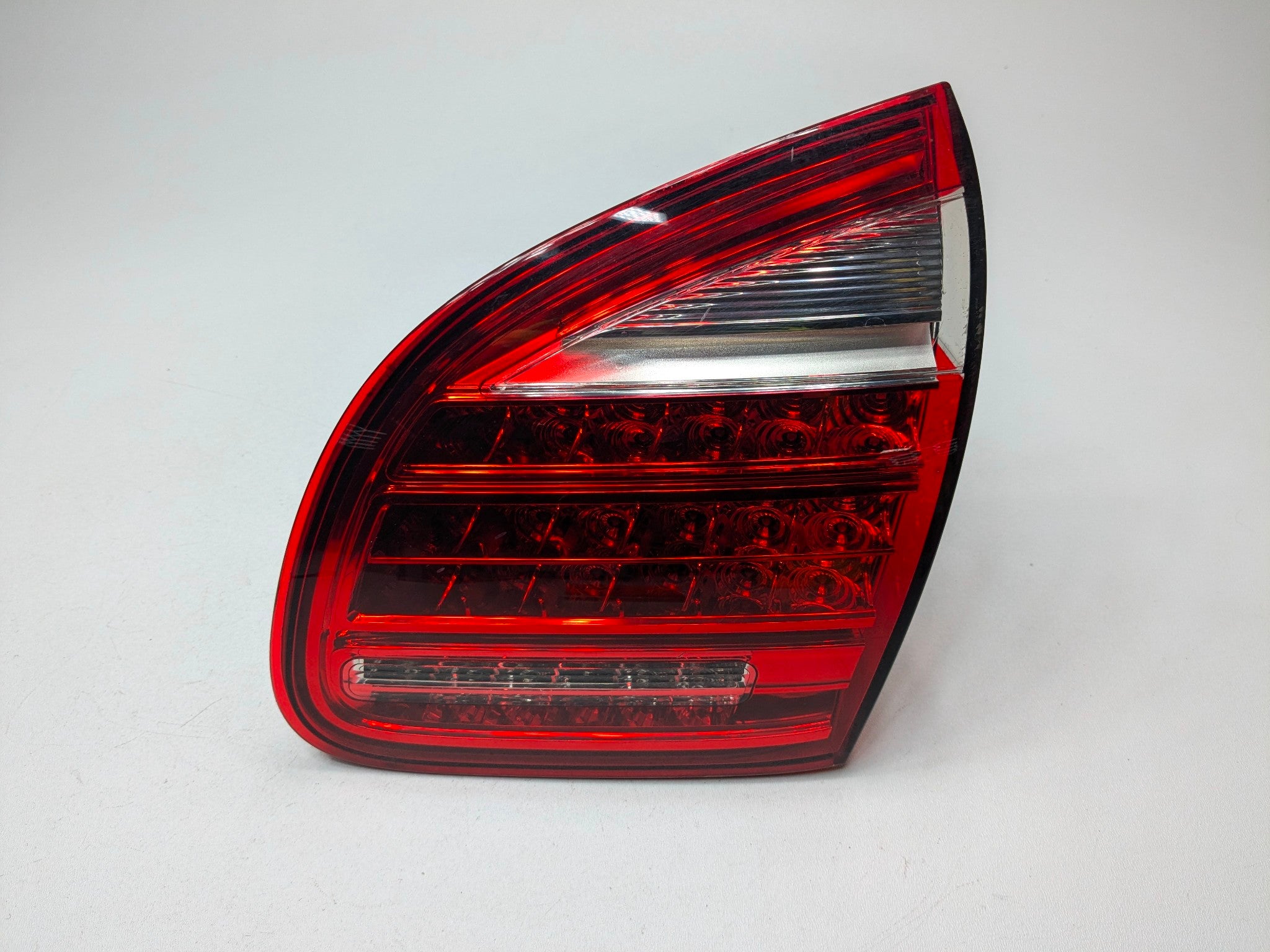 11 - 14 OEM PORSCHE CAYENNE REAR RIGHT PASSENGER SIDE INNER TAIL LIGHT ASSEMBLY
