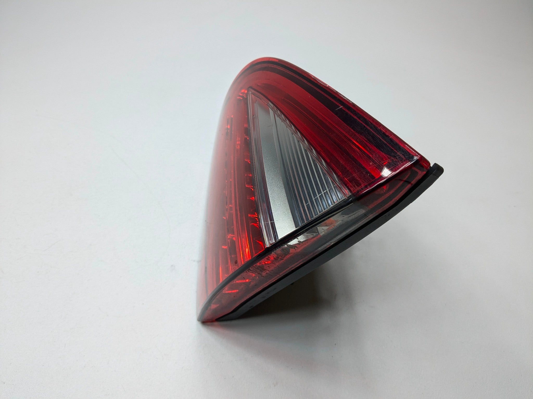 11 - 14 OEM PORSCHE CAYENNE REAR RIGHT PASSENGER SIDE INNER TAIL LIGHT ASSEMBLY