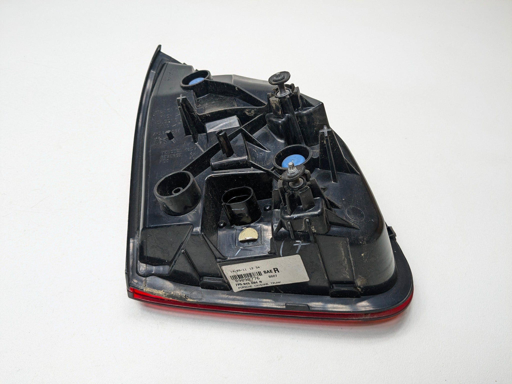 11 - 14 OEM PORSCHE CAYENNE REAR RIGHT PASSENGER SIDE INNER TAIL LIGHT ASSEMBLY
