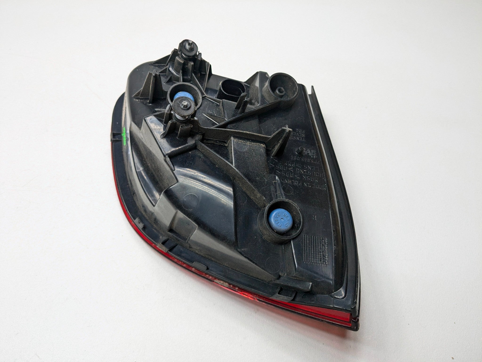 11 - 14 OEM PORSCHE CAYENNE REAR RIGHT PASSENGER SIDE INNER TAIL LIGHT ASSEMBLY