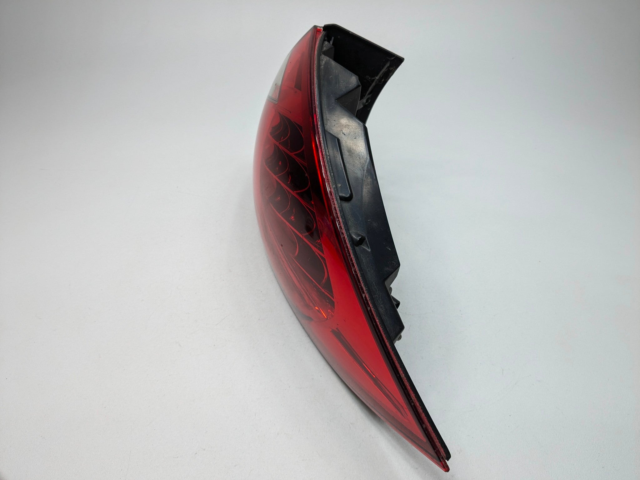 11 - 14 OEM PORSCHE CAYENNE REAR RIGHT PASSENGER SIDE OUTER TAIL LIGHT ASSEMBLY