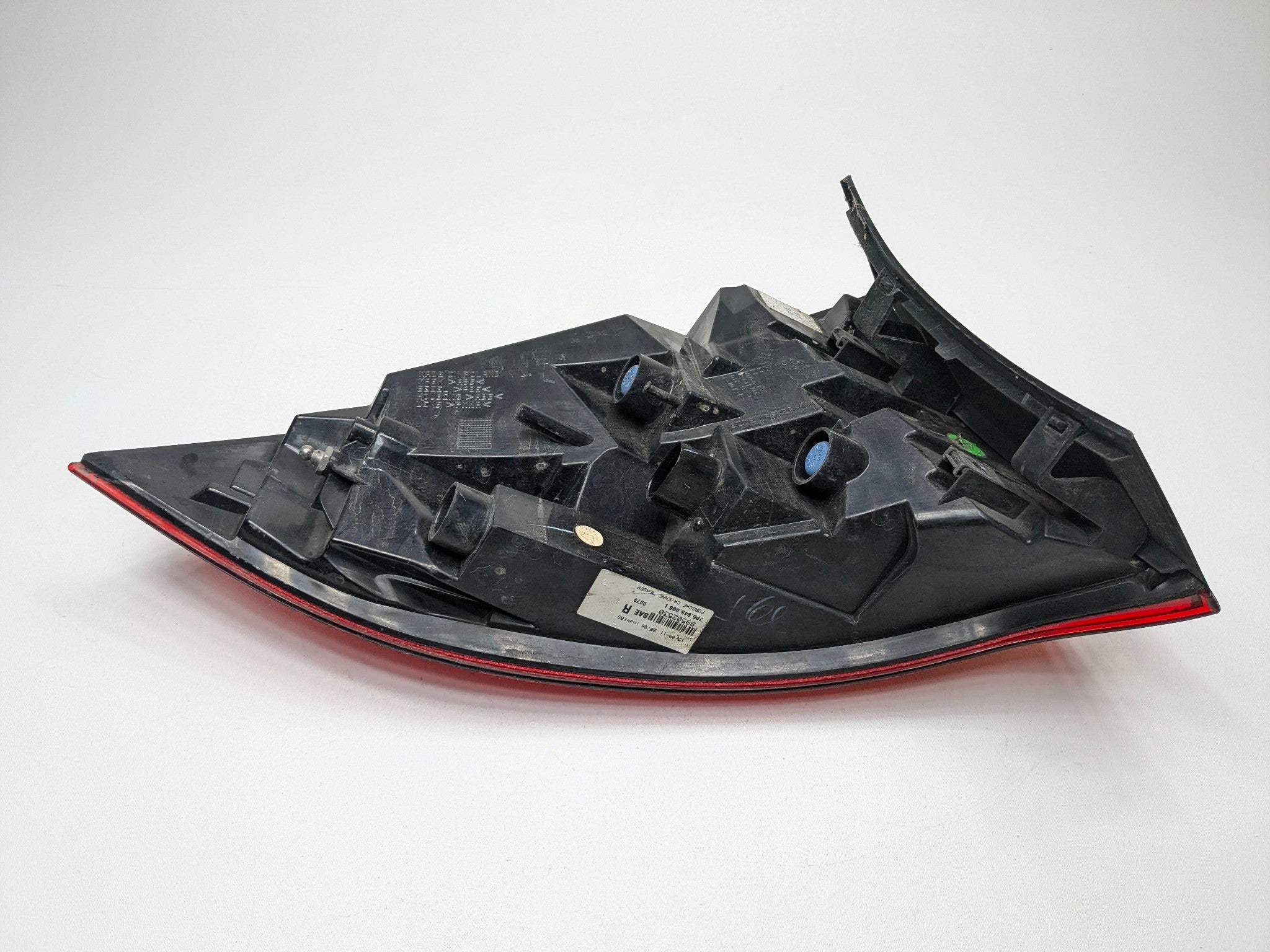 11 - 14 OEM PORSCHE CAYENNE REAR RIGHT PASSENGER SIDE OUTER TAIL LIGHT ASSEMBLY