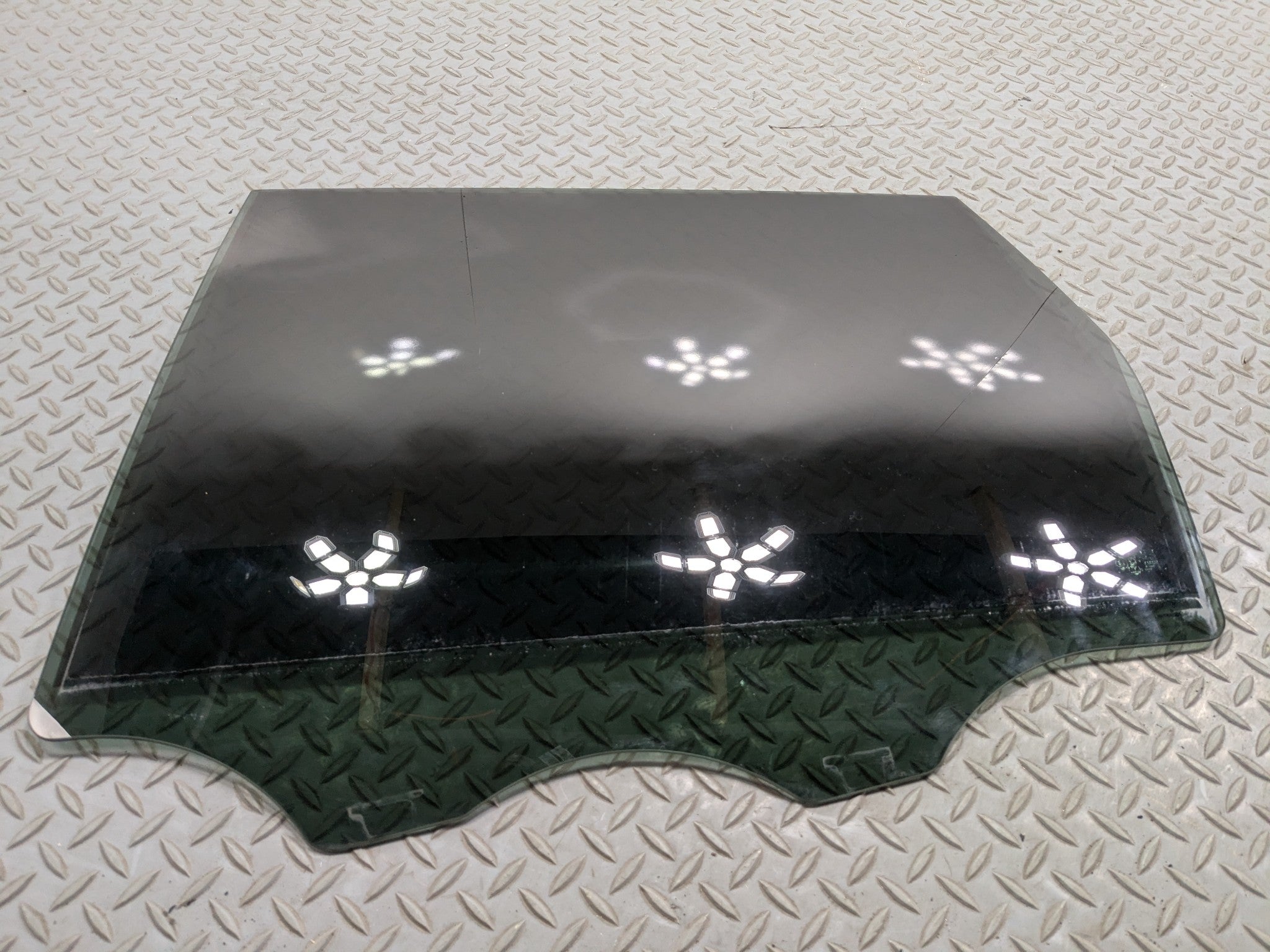 11 - 14 OEM PORSCHE CAYENNE REAR LEFT SIDE DOOR WINDOW GLASS WITH PRIVACY TINT
