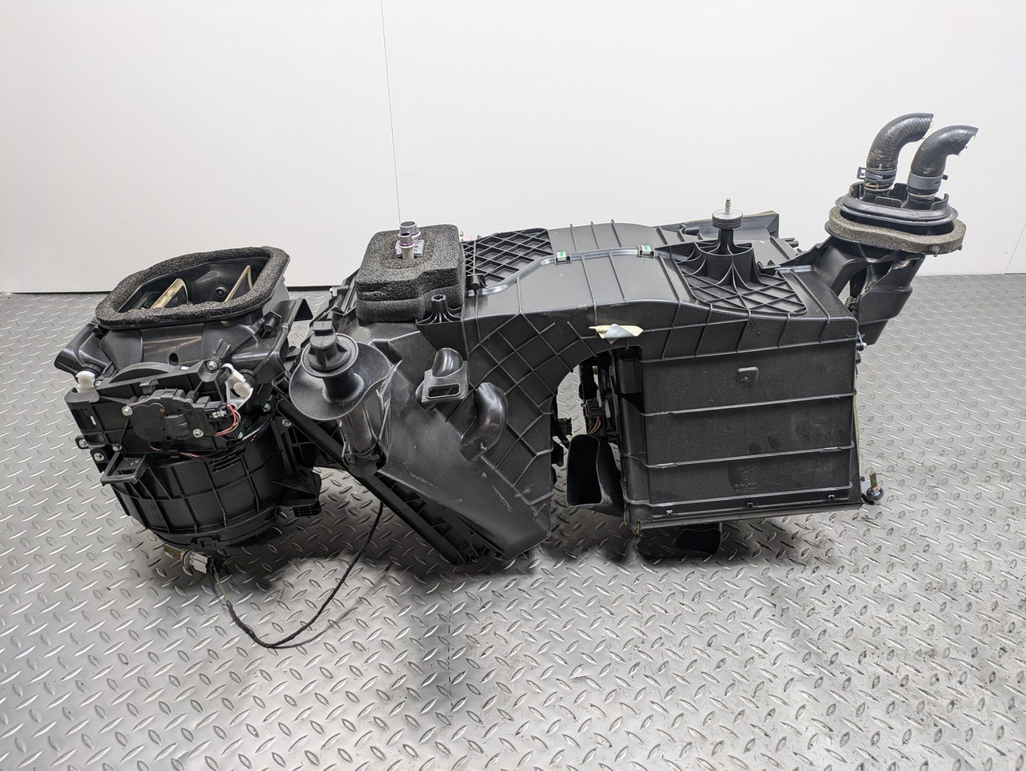 11 - 14 OEM PORSCHE CAYENNE AC EVAPORATOR CLIMATE TEMPERATURE HEATER ASSEMBLY