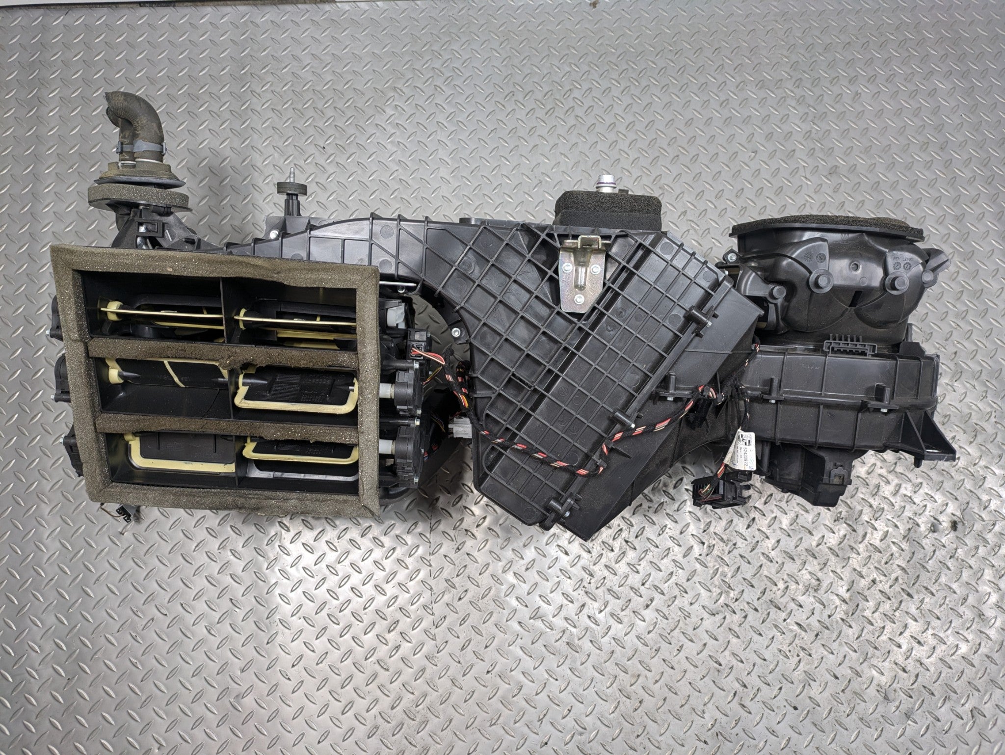 11 - 14 OEM PORSCHE CAYENNE AC EVAPORATOR CLIMATE TEMPERATURE HEATER ASSEMBLY