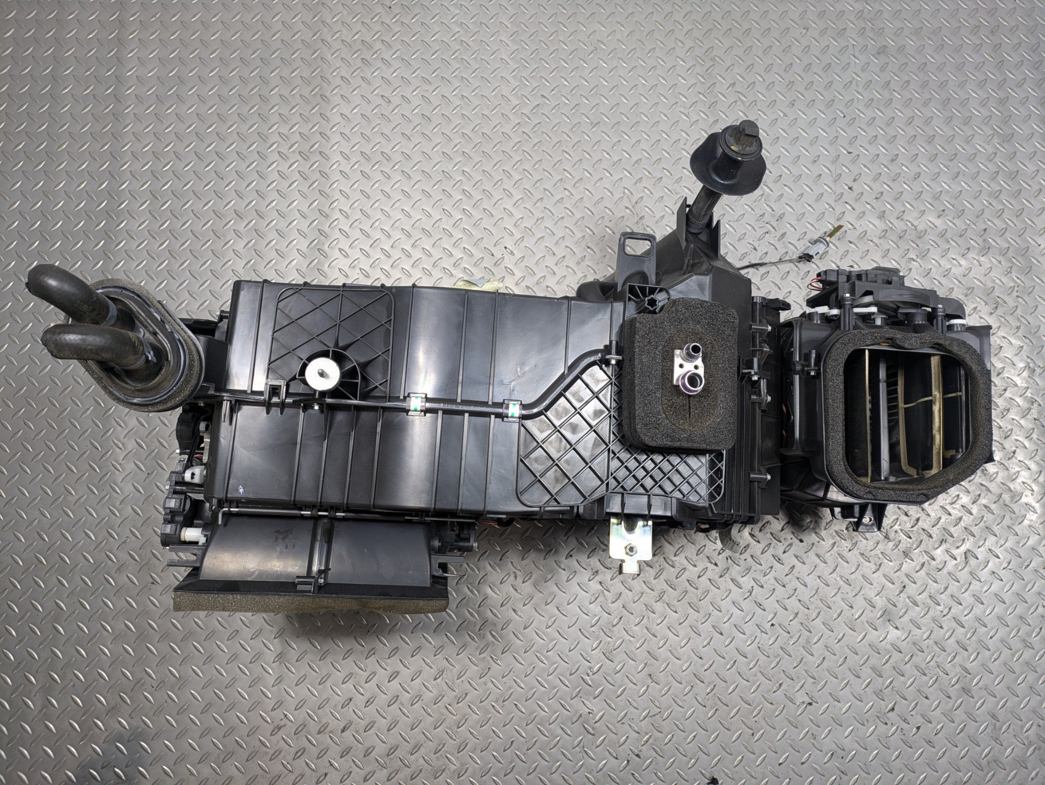 11 - 14 OEM PORSCHE CAYENNE AC EVAPORATOR CLIMATE TEMPERATURE HEATER ASSEMBLY