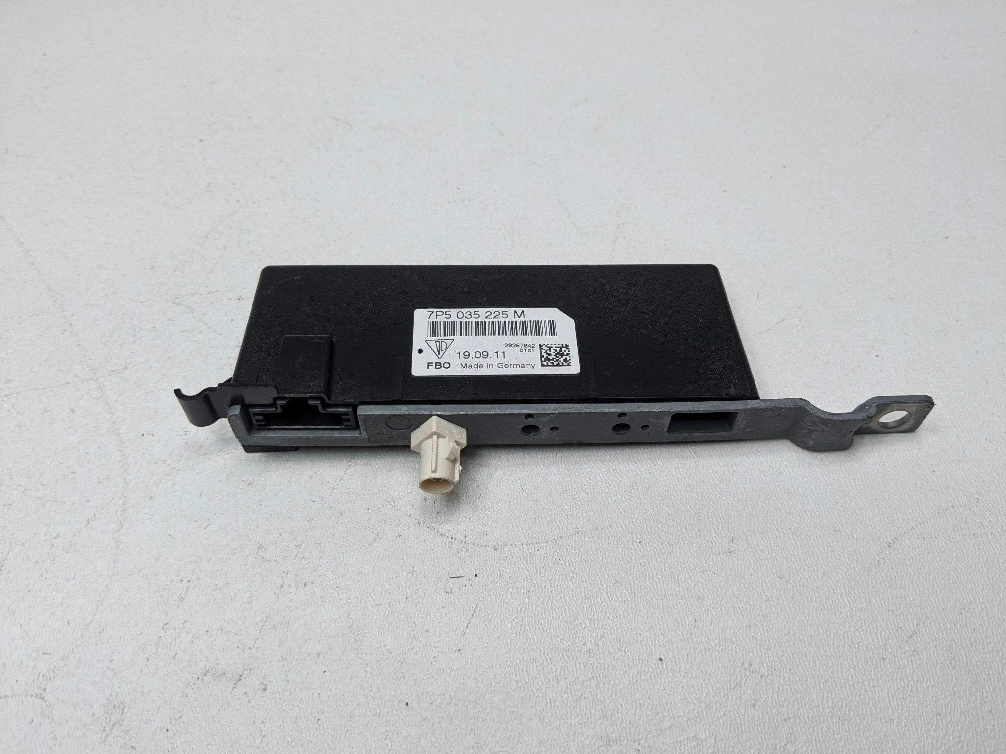 2011 - 2014 OEM PORSCHE CAYENNE REAR LEFT RADIO ANTENNA AMPLIFIER MODULE UNIT