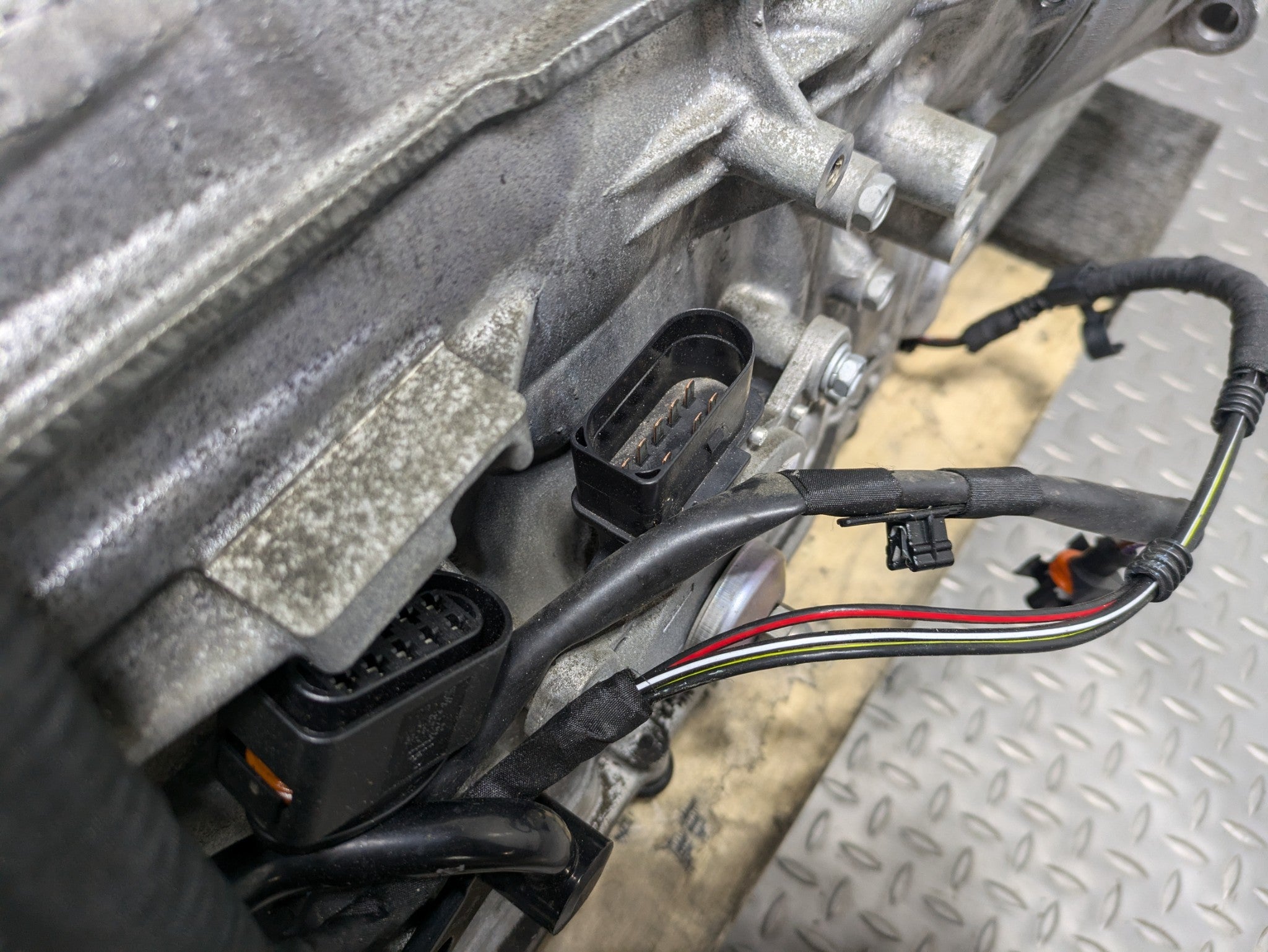 11 - 14 OEM PORSCHE CAYENNE 4.8L WITHOUT TURBO AUTOMATIC TRANSMISSION ASSEMBLY