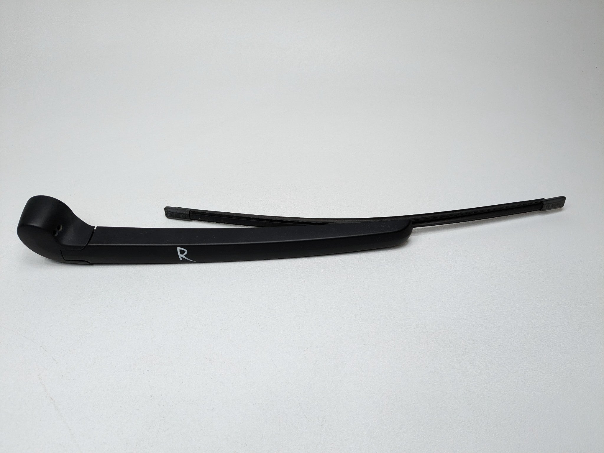 11 - 14 OEM PORSCHE CAYENNE REAR TAILGATE WINDSHIELD WASHER WIPER ARM WITH BLADE