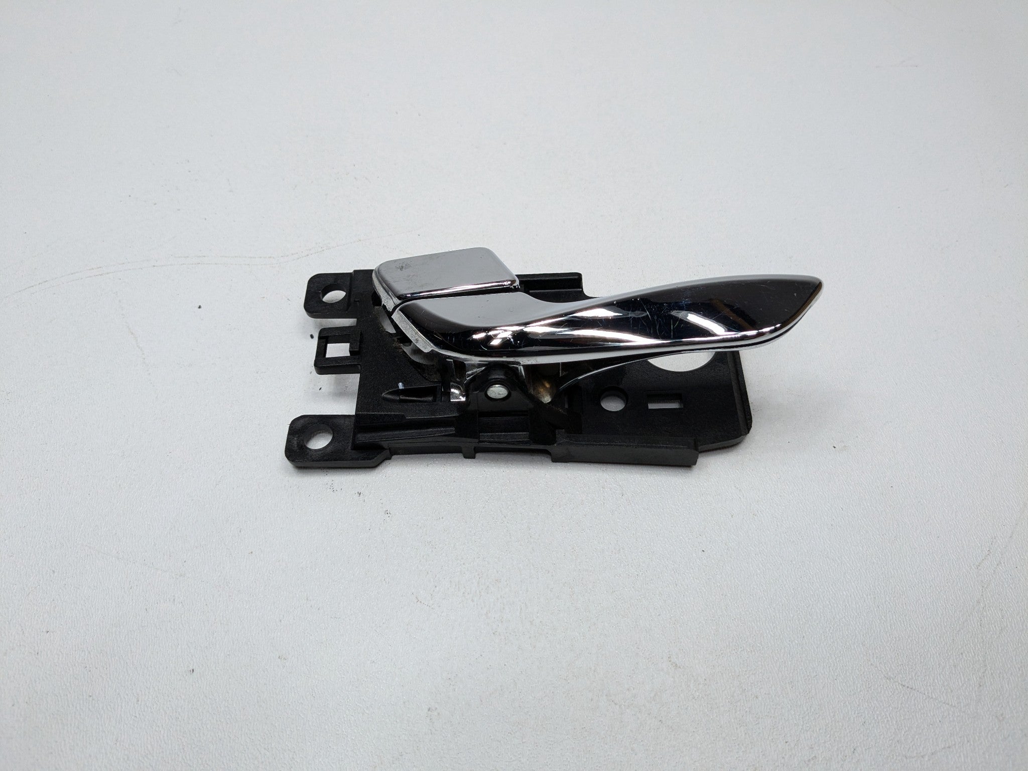 12 - 14 HYUNDAI AZERA OEM INTERIOR DOOR RELEASE HANDLE FRONT LEFT DRIVER SIDE