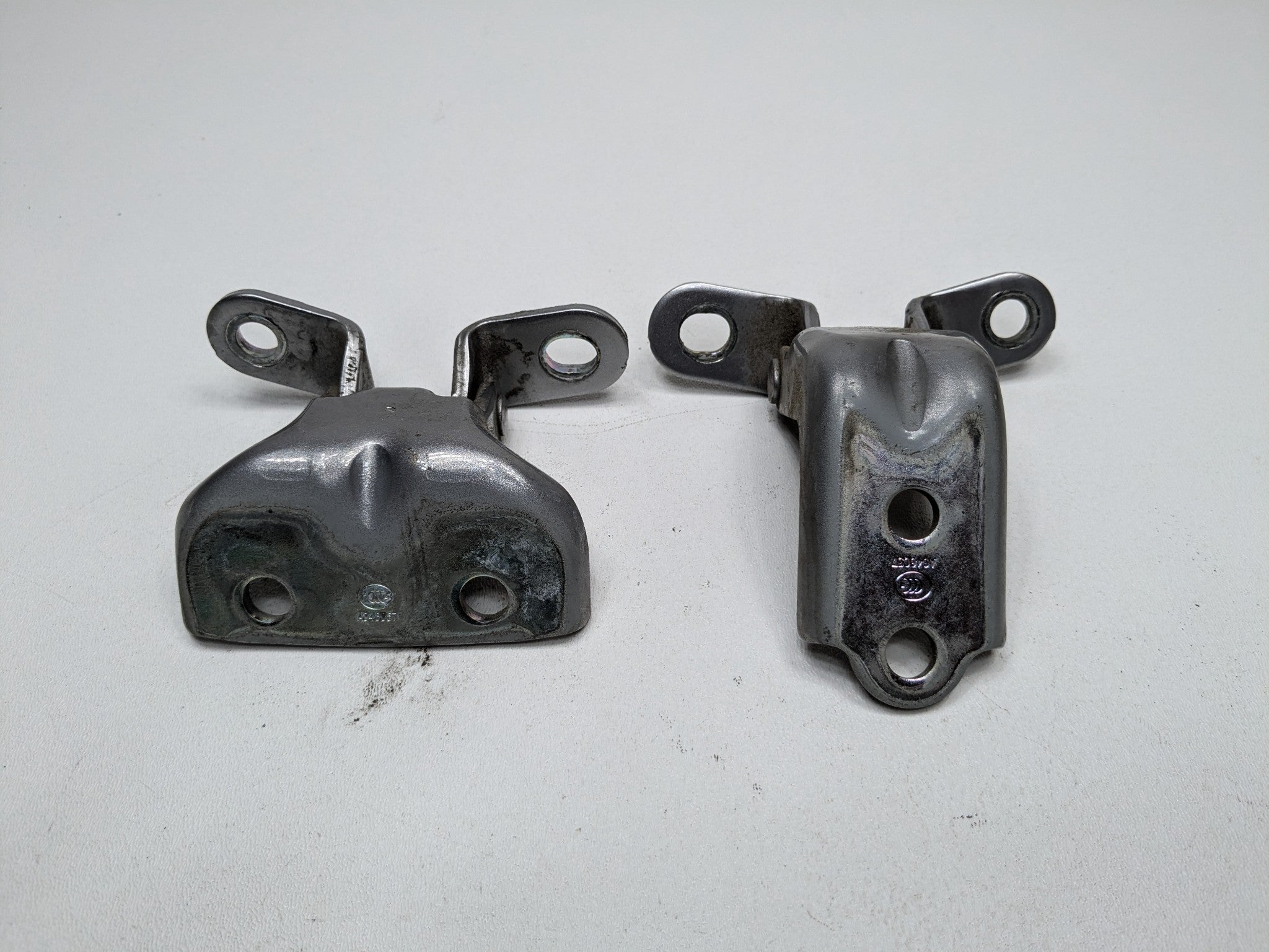 12 - 14 HYUNDAI AZERA OEM DOOR HINGES REAR RIGHT PASSENGER SIDE UPPER AND LOWER