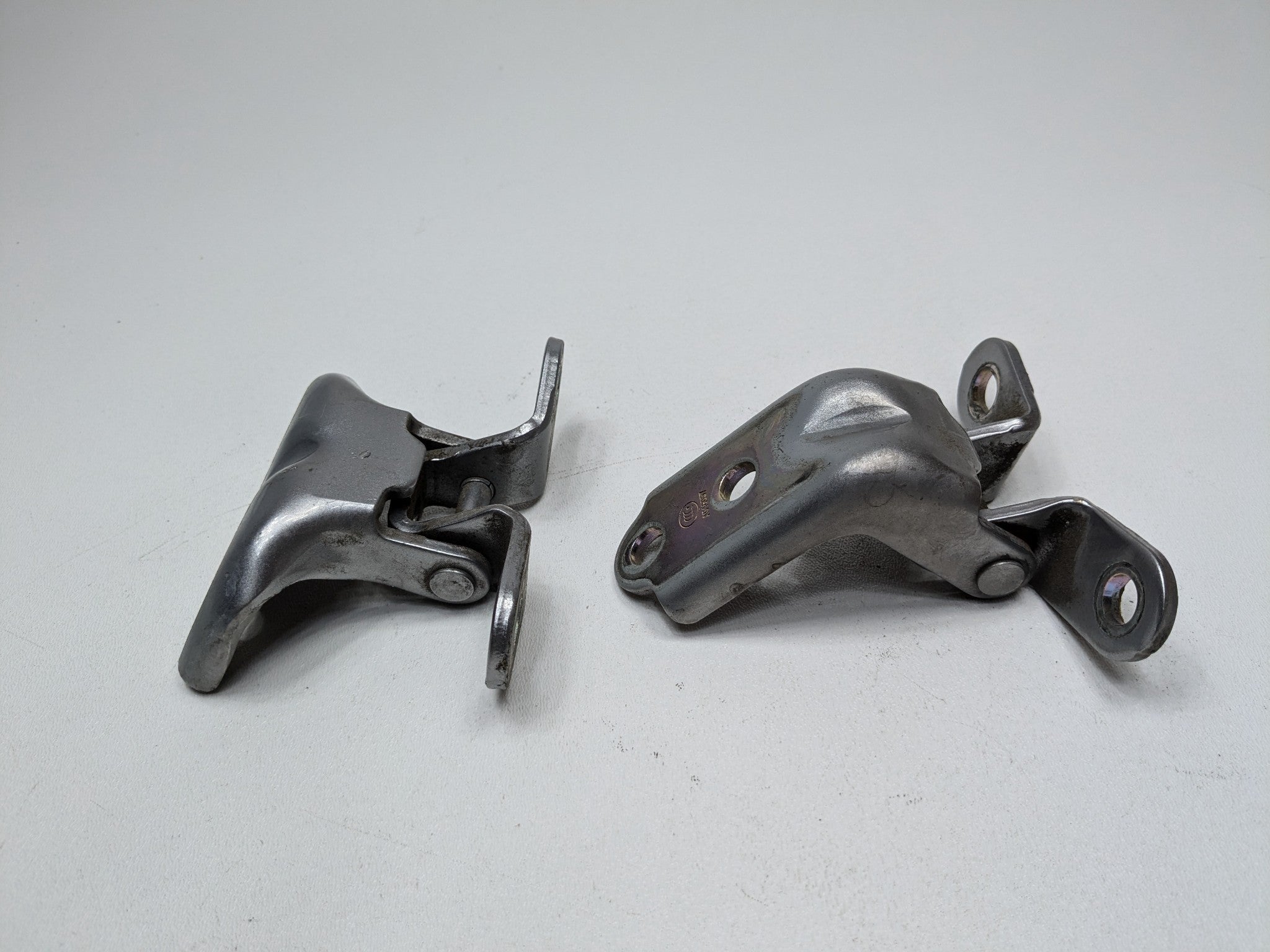 12 - 14 HYUNDAI AZERA OEM DOOR HINGES REAR RIGHT PASSENGER SIDE UPPER AND LOWER