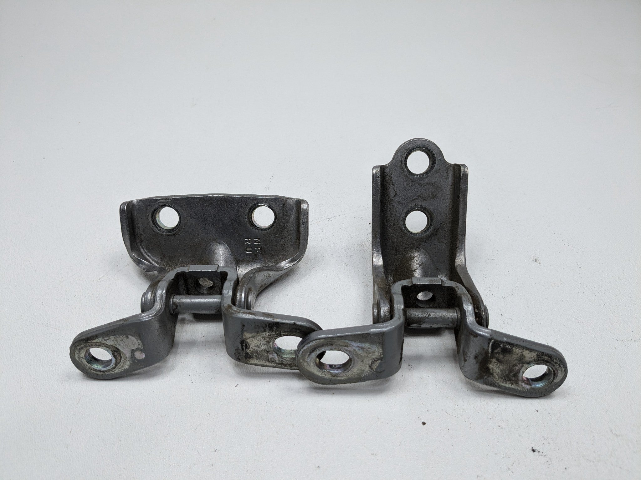 12 - 14 HYUNDAI AZERA OEM DOOR HINGES REAR RIGHT PASSENGER SIDE UPPER AND LOWER