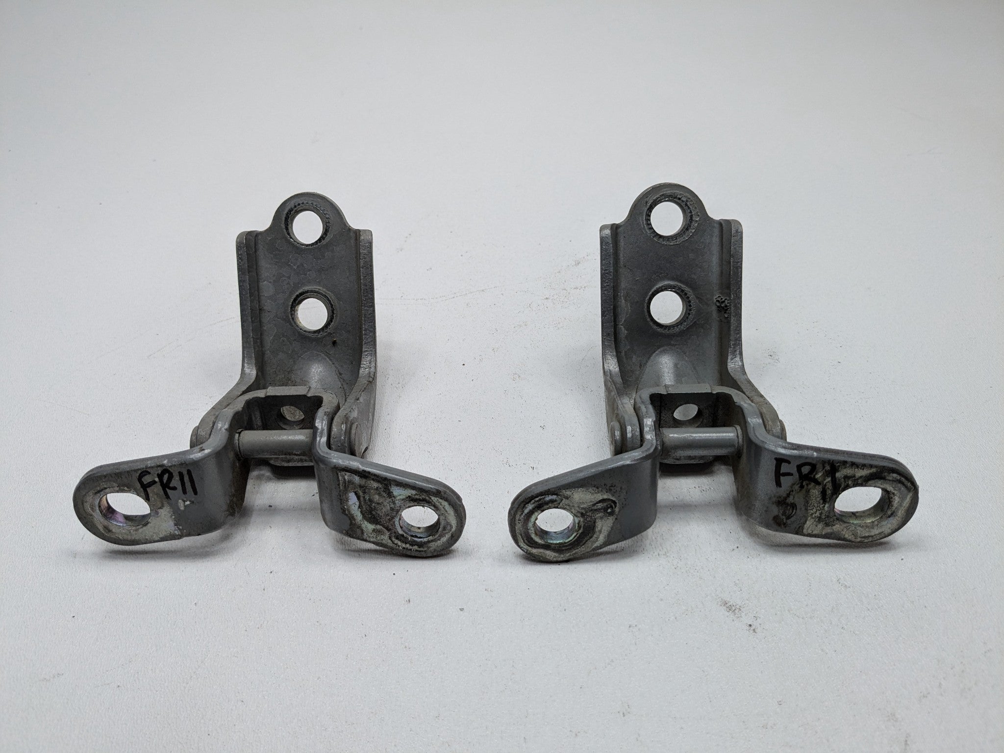 12 - 14 OEM HYUNDAI AZERA DOOR HINGES FRONT RIGHT PASSENGER SIDE UPPER AND LOWER