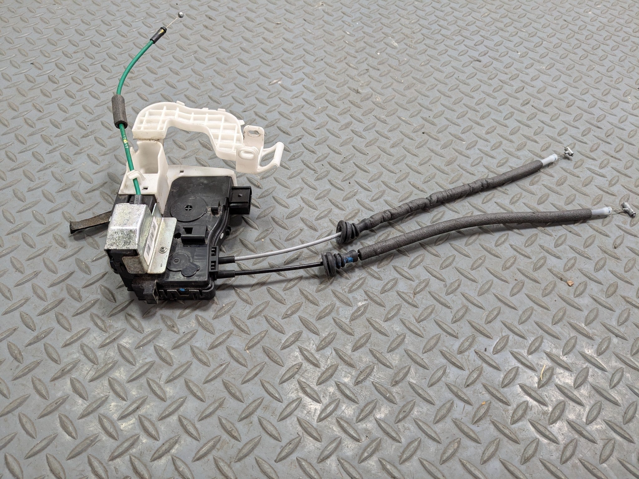 12 - 14 HYUNDAI AZERA OEM DOOR LOCK LATCH ACTUATOR FRONT RIGHT PASSENGER SIDE