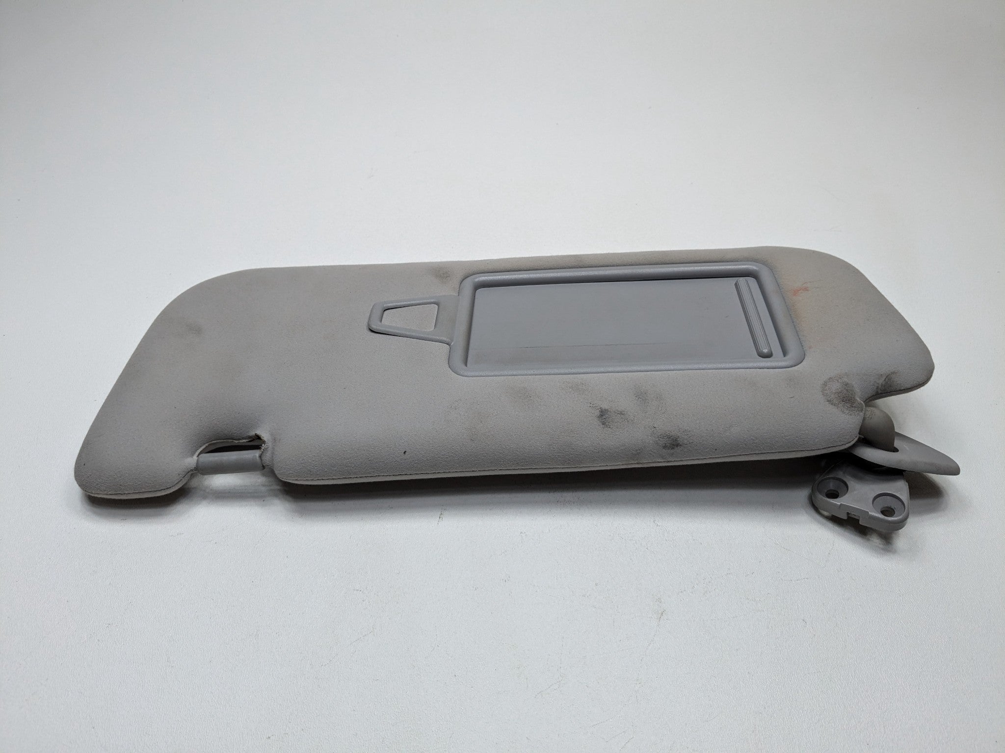 2012 - 2014  HYUNDAI AZERA OEM SUN VISOR FRONT LEFT DRIVER SIDE UPPER ROOF