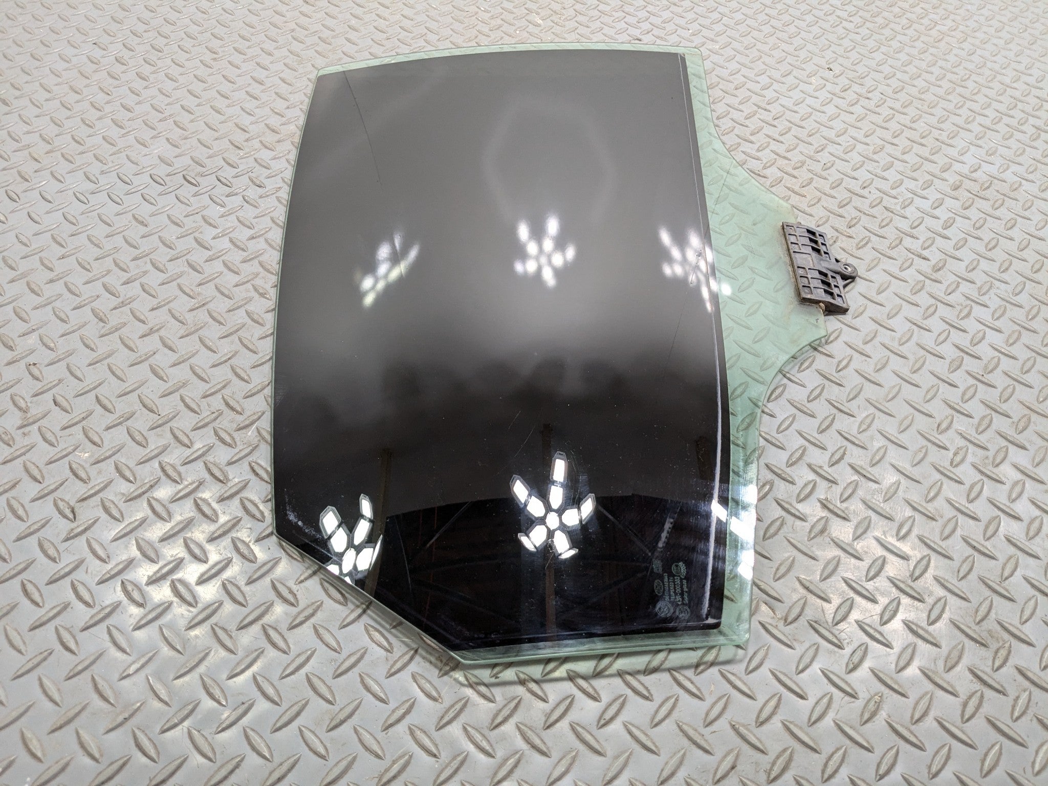 12 - 14 HYUNDAI AZERA OEM REAR RIGHT PASSENGER SIDE DOOR WINDOW GLASS WITH TINT
