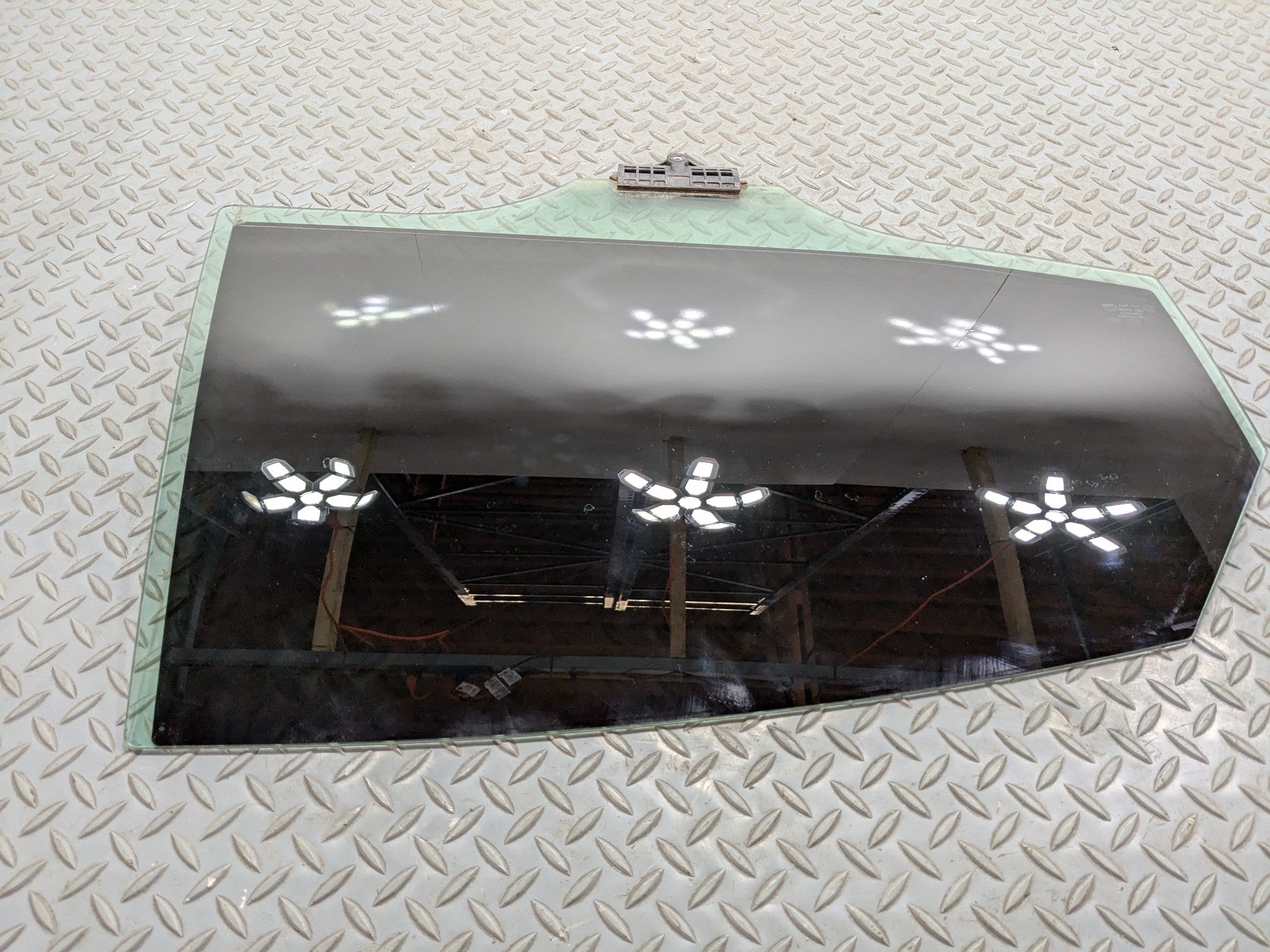 12 - 14 HYUNDAI AZERA OEM REAR RIGHT PASSENGER SIDE DOOR WINDOW GLASS WITH TINT