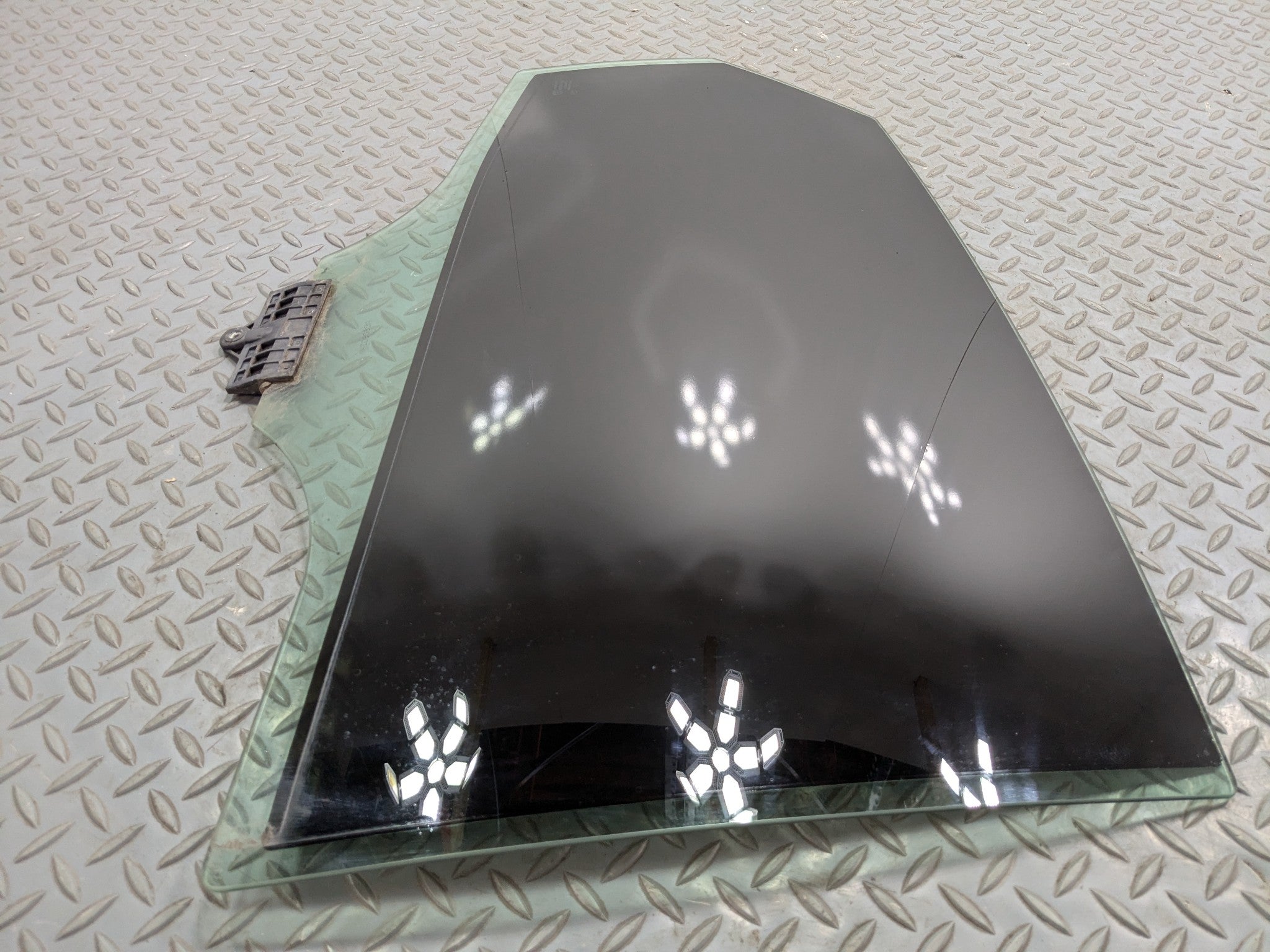 12 - 14 HYUNDAI AZERA OEM REAR RIGHT PASSENGER SIDE DOOR WINDOW GLASS WITH TINT