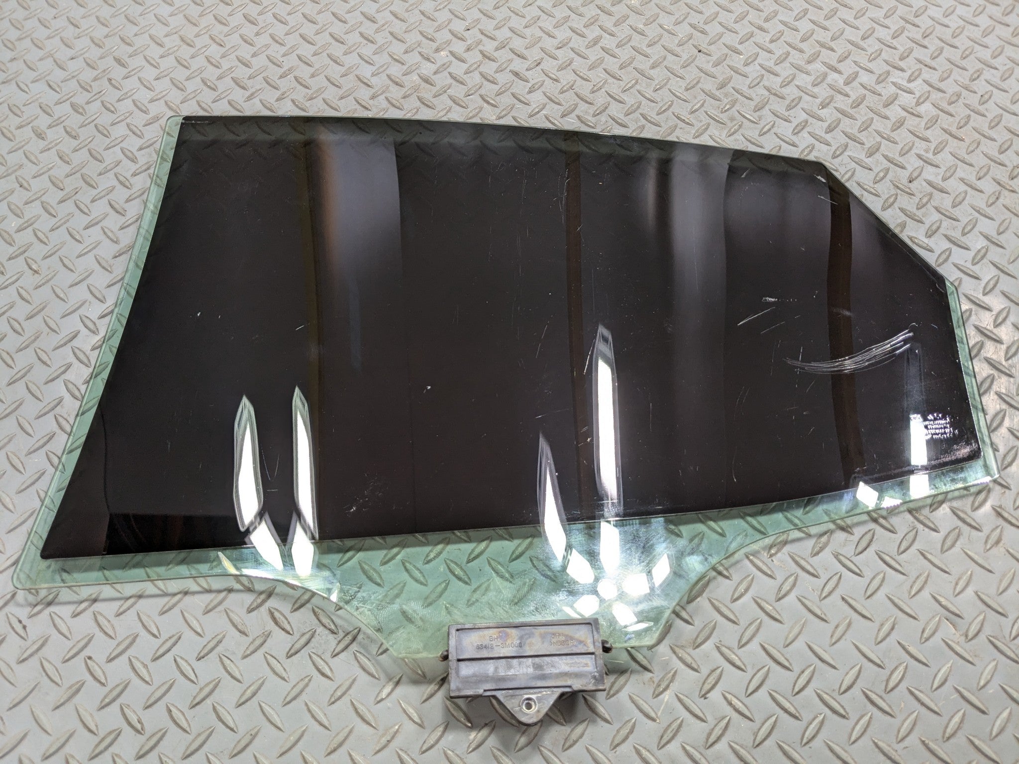 12 - 14 HYUNDAI AZERA OEM REAR RIGHT PASSENGER SIDE DOOR WINDOW GLASS WITH TINT