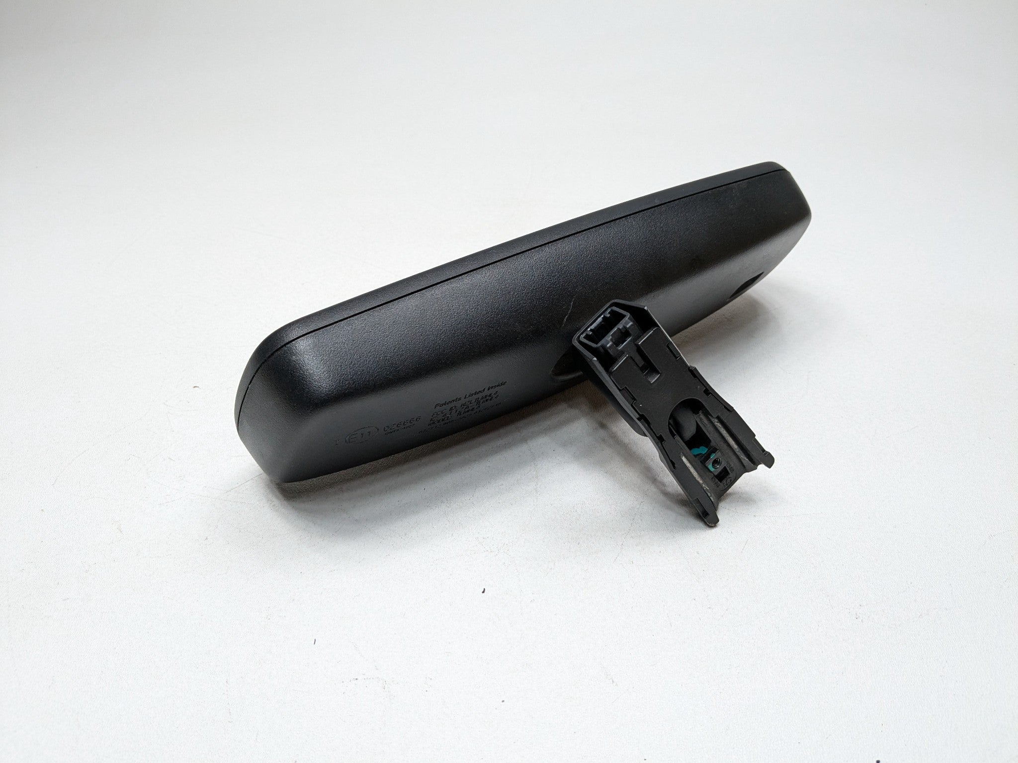 12 - 14 HYUNDAI AZERA OEM REAR VIEW MIRROR INTERIOR UPPER ROOF WITH AUTO DIMMING