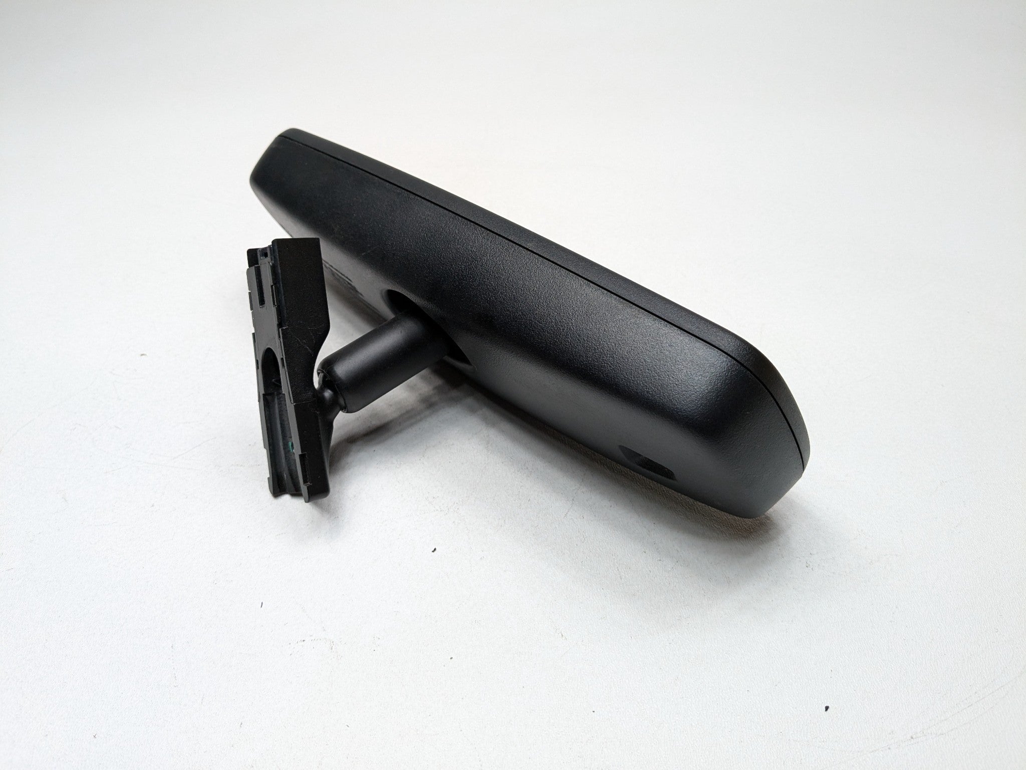 12 - 14 HYUNDAI AZERA OEM REAR VIEW MIRROR INTERIOR UPPER ROOF WITH AUTO DIMMING