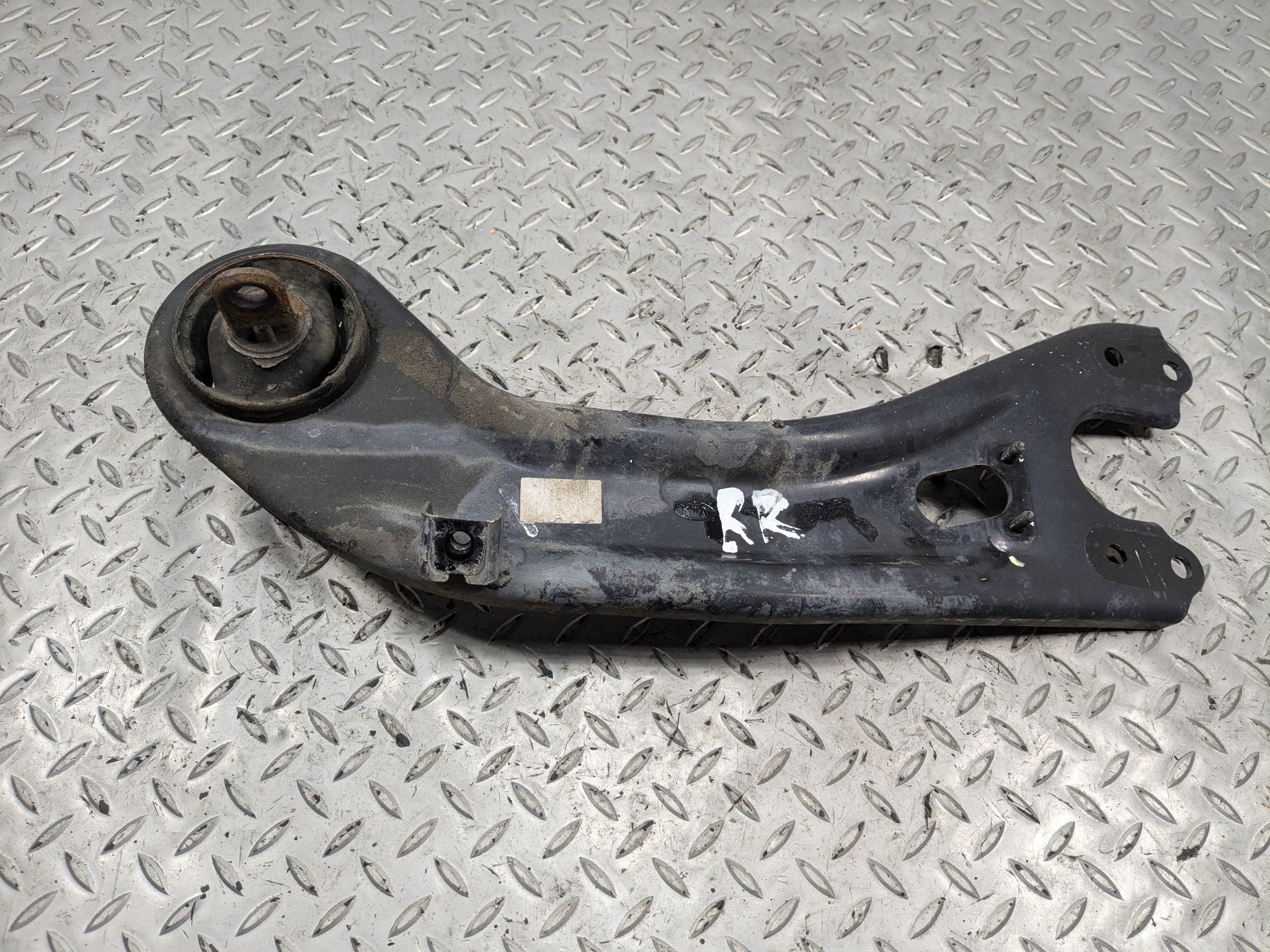 12 - 14 OEM HYUNDAI AZERA TRAILING LOWER CONTROL ARM REAR RIGHT PASSENGER SIDE