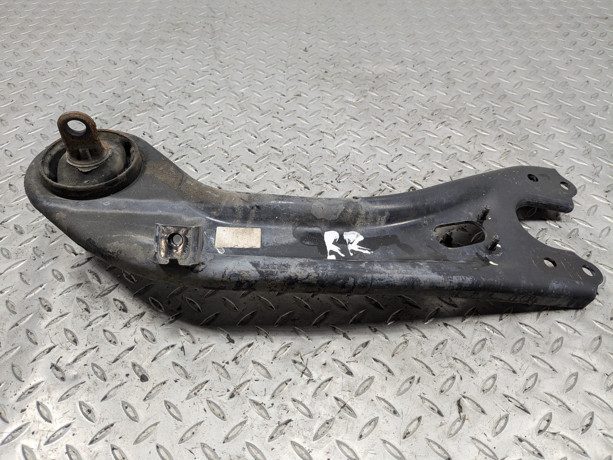 12 - 14 OEM HYUNDAI AZERA TRAILING LOWER CONTROL ARM REAR RIGHT PASSENGER SIDE