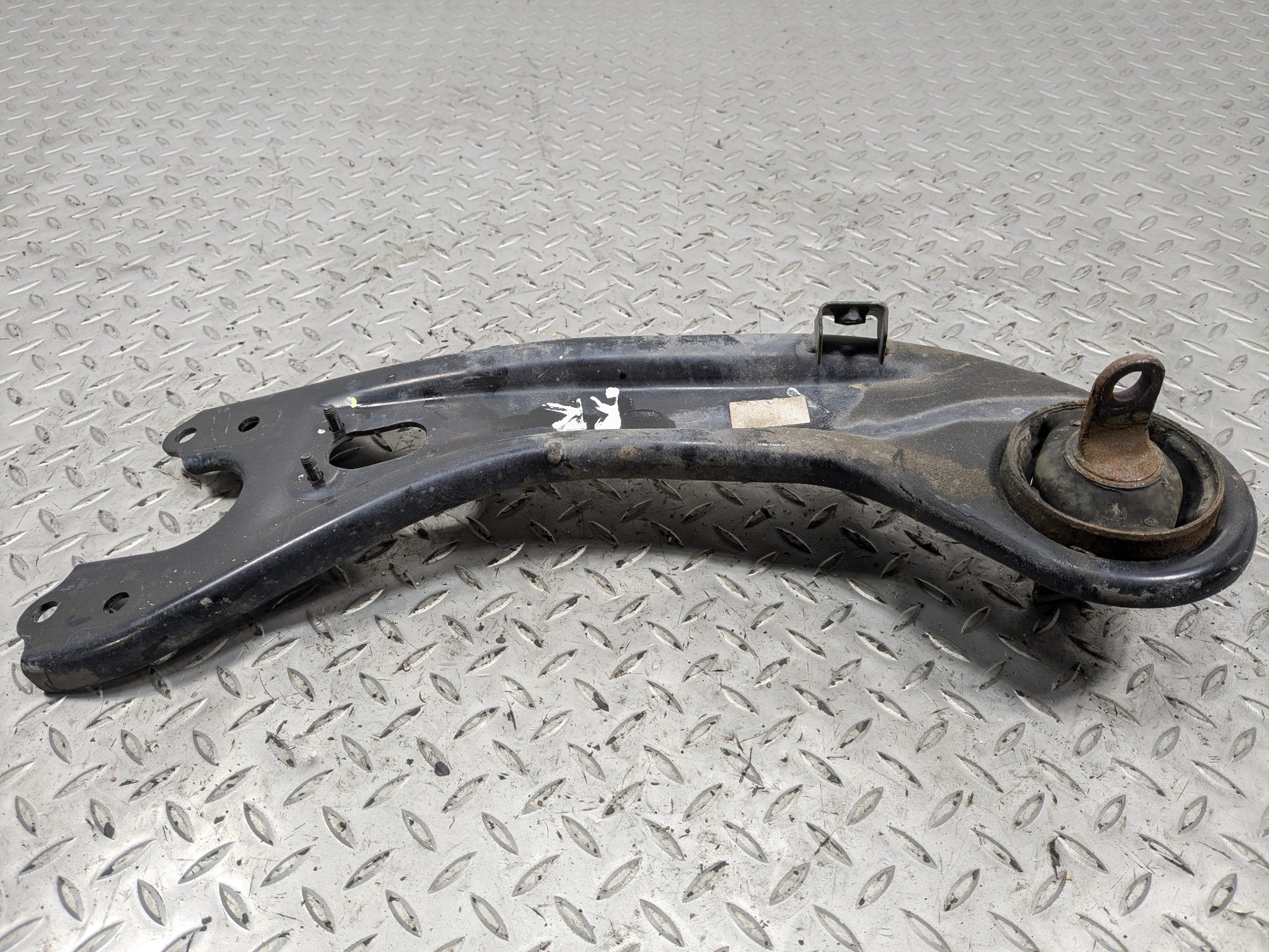 12 - 14 OEM HYUNDAI AZERA TRAILING LOWER CONTROL ARM REAR RIGHT PASSENGER SIDE