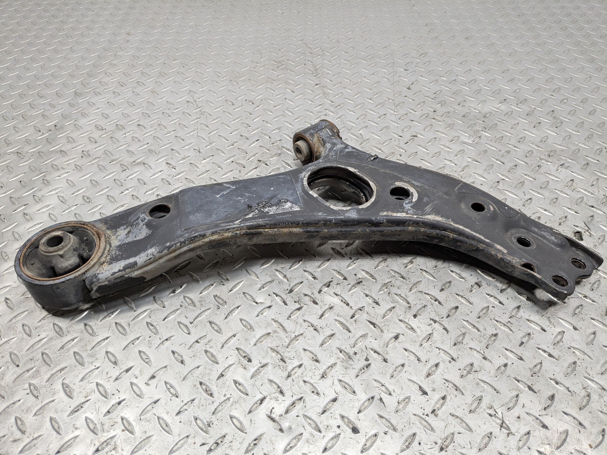 12 - 14 OEM HYUNDAI AZERA LOWER CONTROL ARM SUSPENSION FRONT LEFT DRIVER SIDE