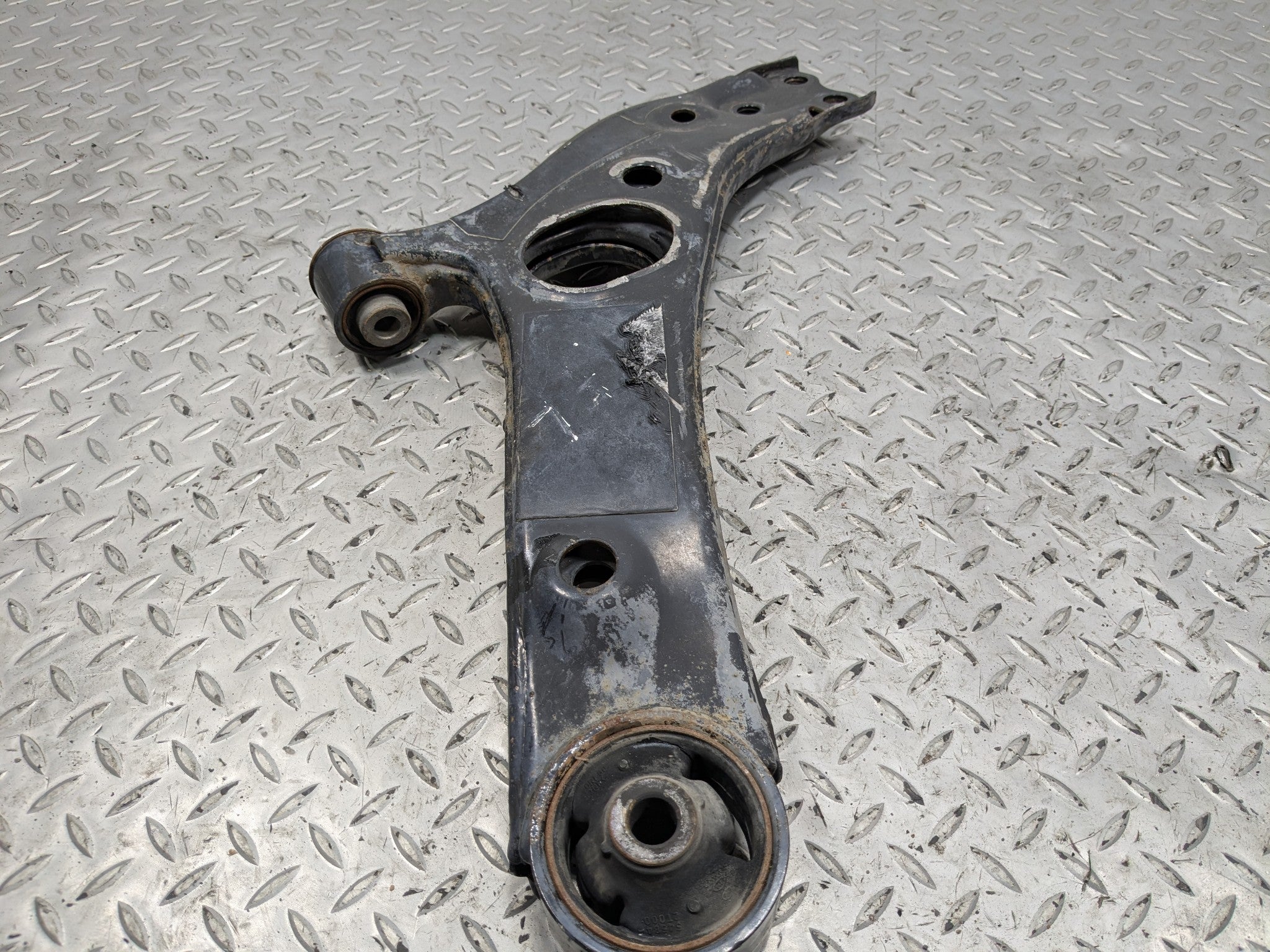 12 - 14 OEM HYUNDAI AZERA LOWER CONTROL ARM SUSPENSION FRONT LEFT DRIVER SIDE